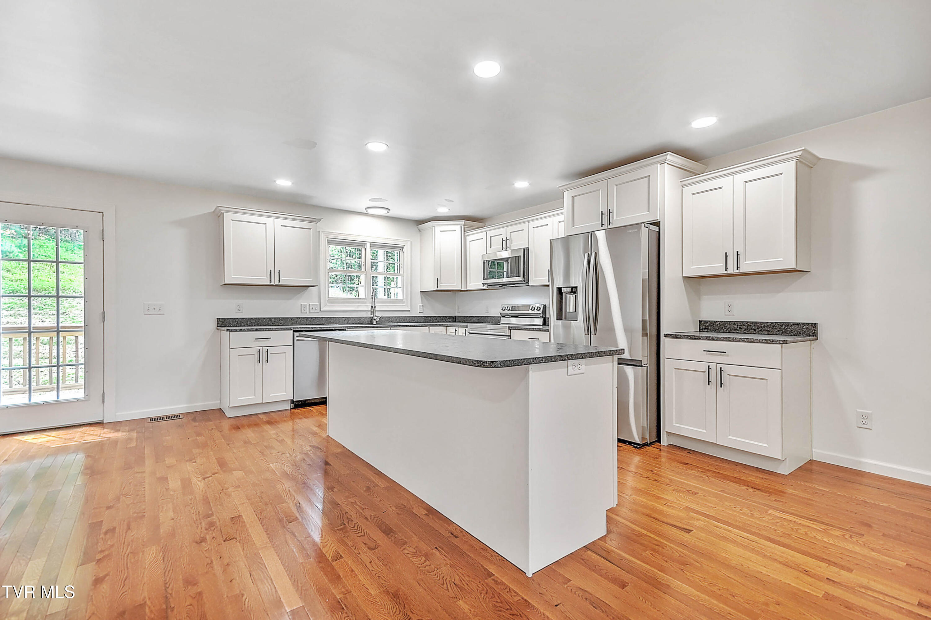 476 Norris Rd ( Bridle Path) Road Property Photo 16
