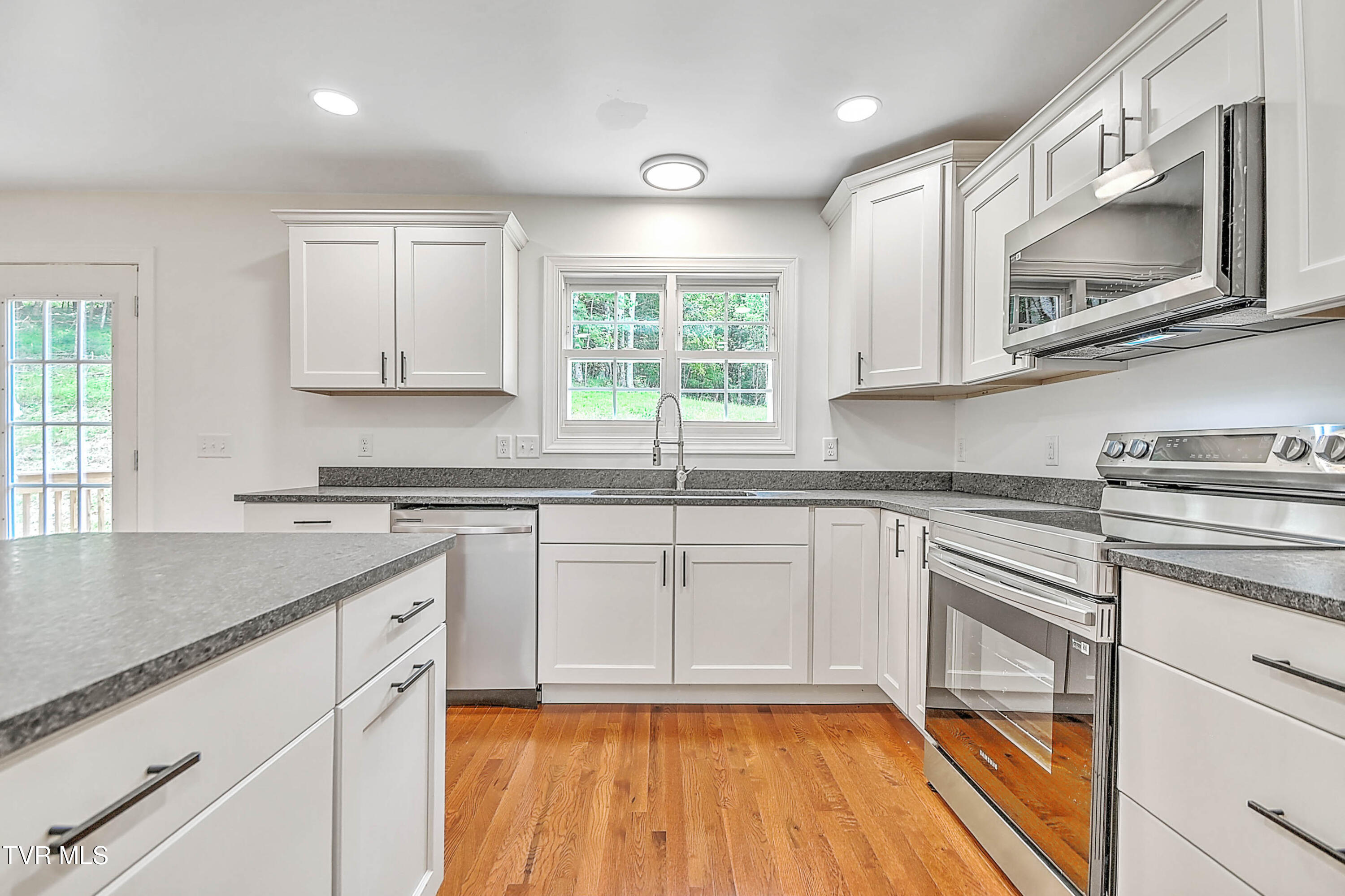 476 Norris Rd ( Bridle Path) Road Property Photo 19