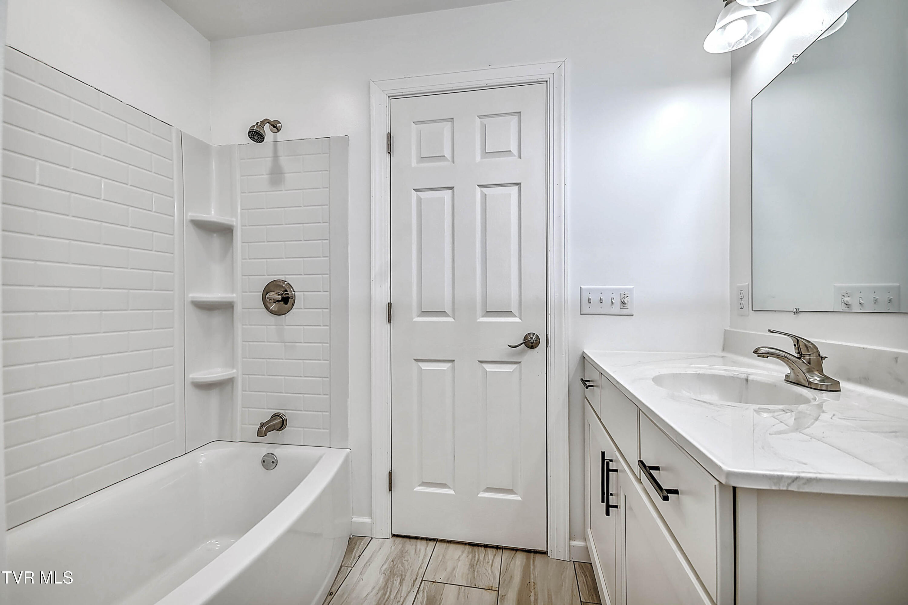476 Norris Rd ( Bridle Path) Road Property Photo 23