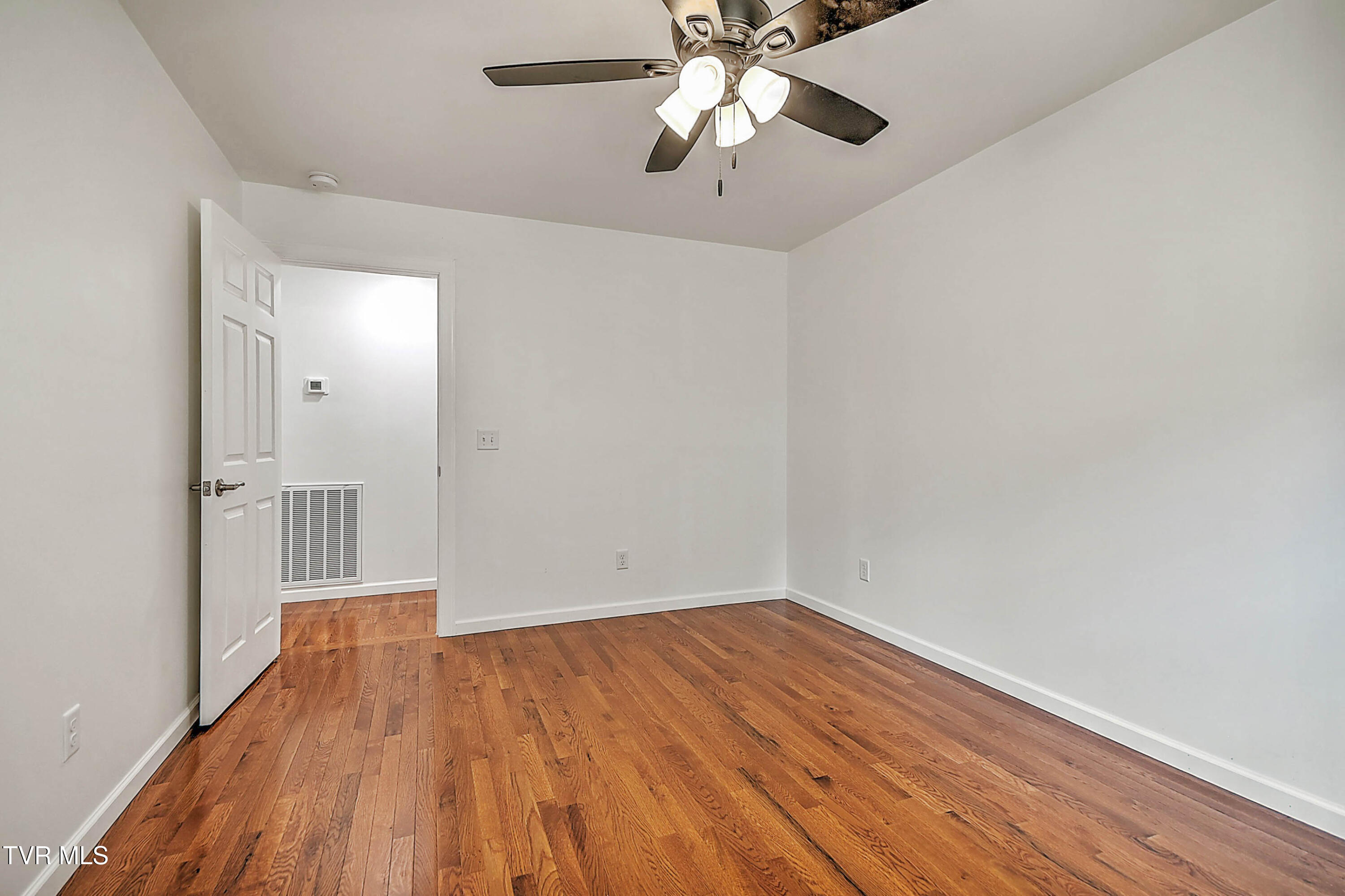 476 Norris Rd ( Bridle Path) Road Property Photo 25