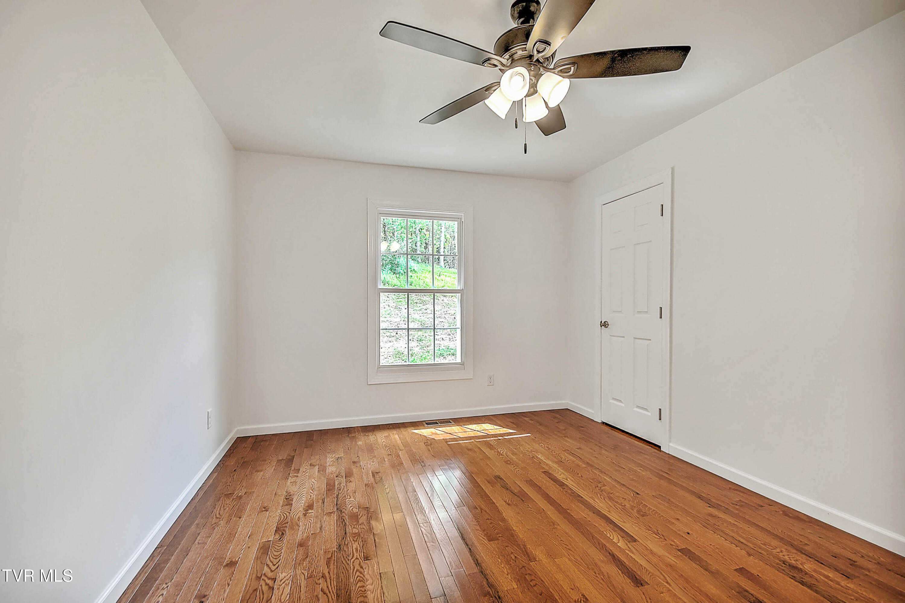 476 Norris Rd ( Bridle Path) Road Property Photo 26