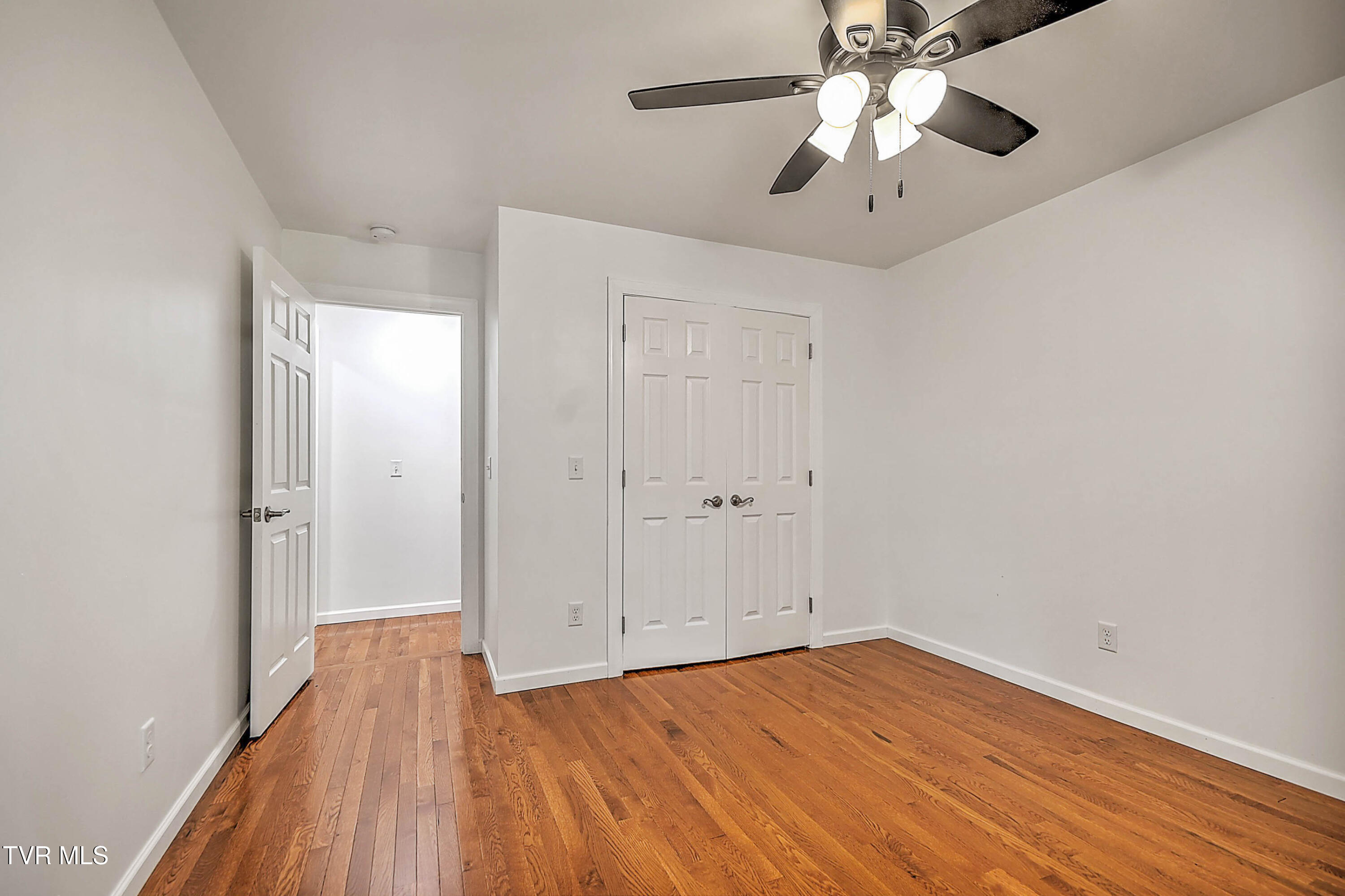 476 Norris Rd ( Bridle Path) Road Property Photo 28