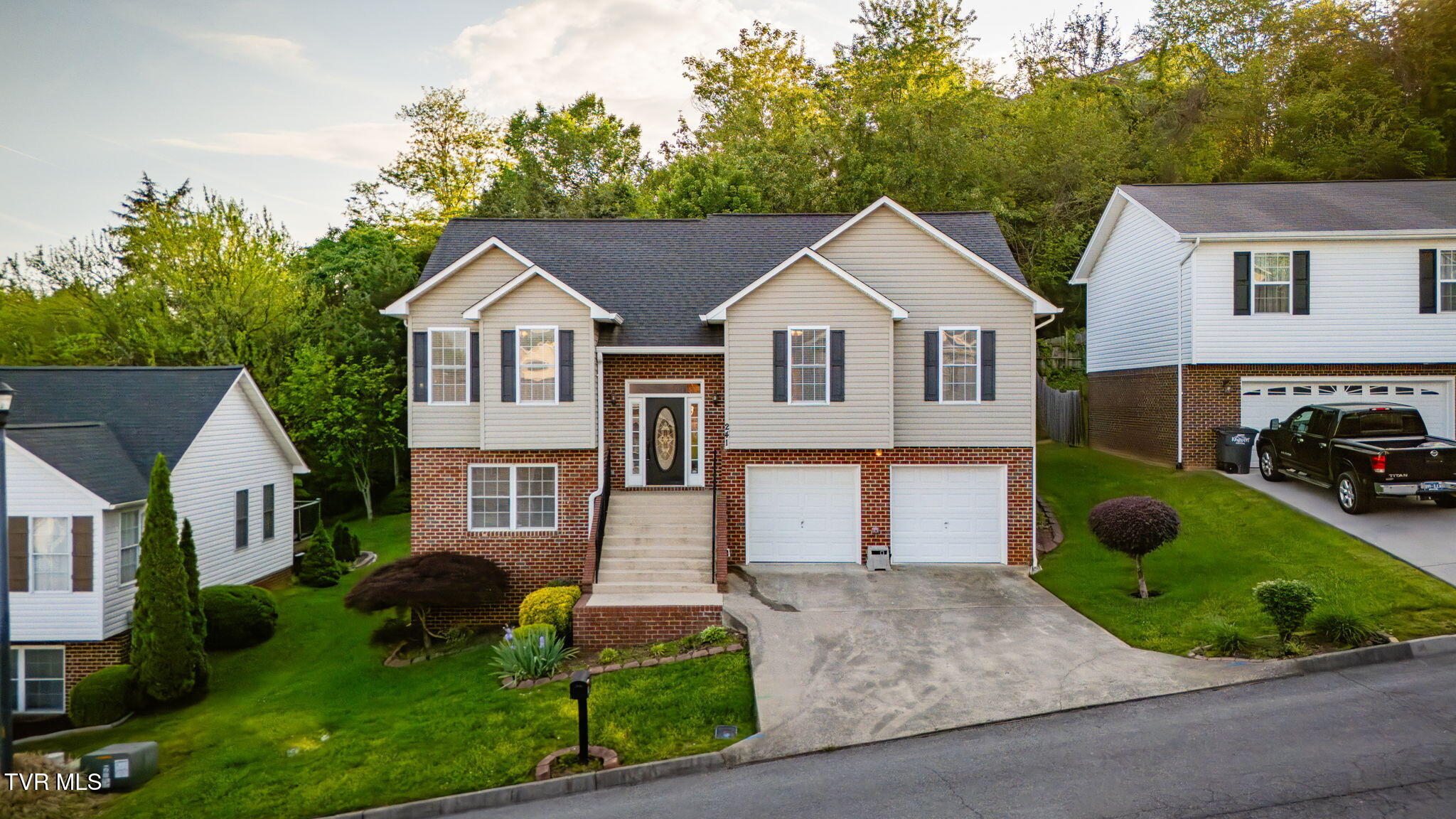 241 Stone Edge Circle Property Photo