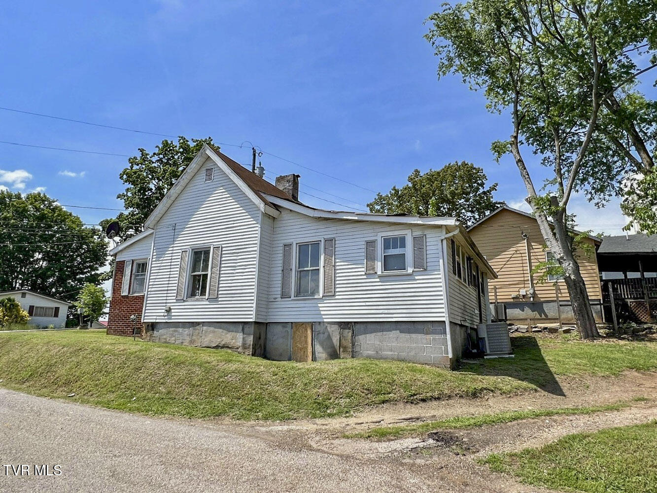 1918 Williams Avenue Property Photo 4