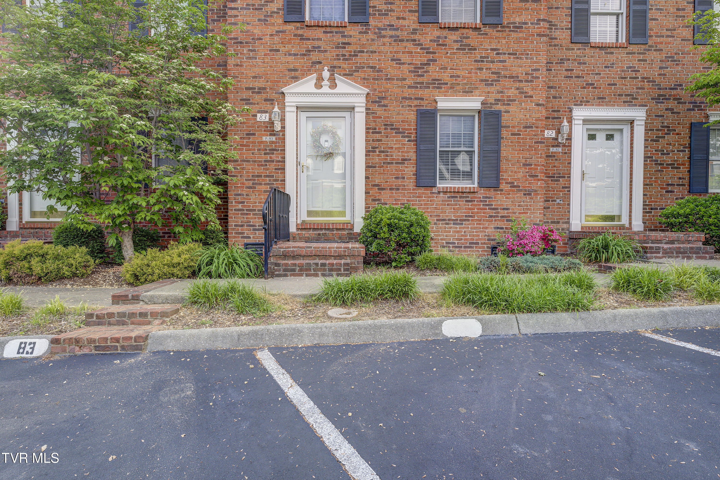 400 Sunset Drive Property Photo 1