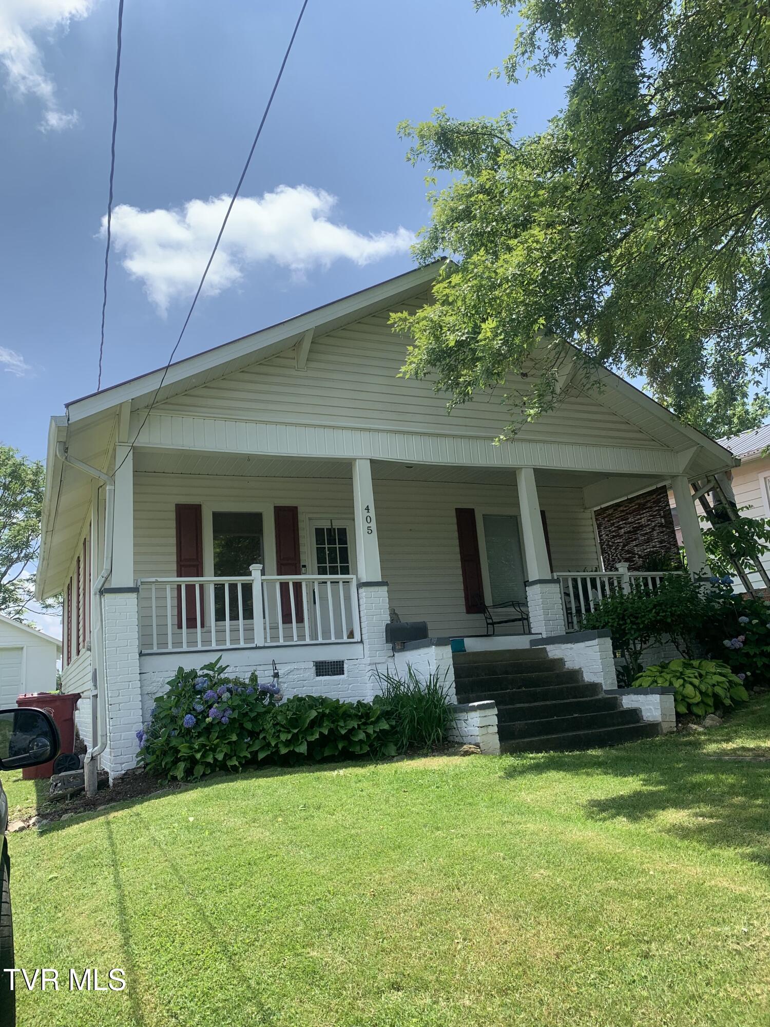 405 West Magnolia Avenue Property Photo 1