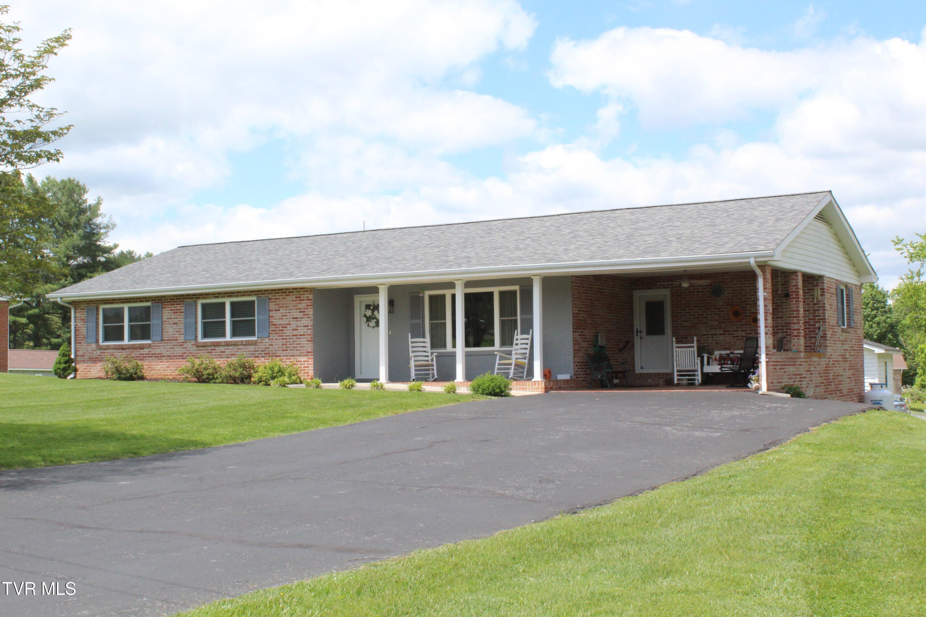 1004 Hickory Flats Road Property Photo