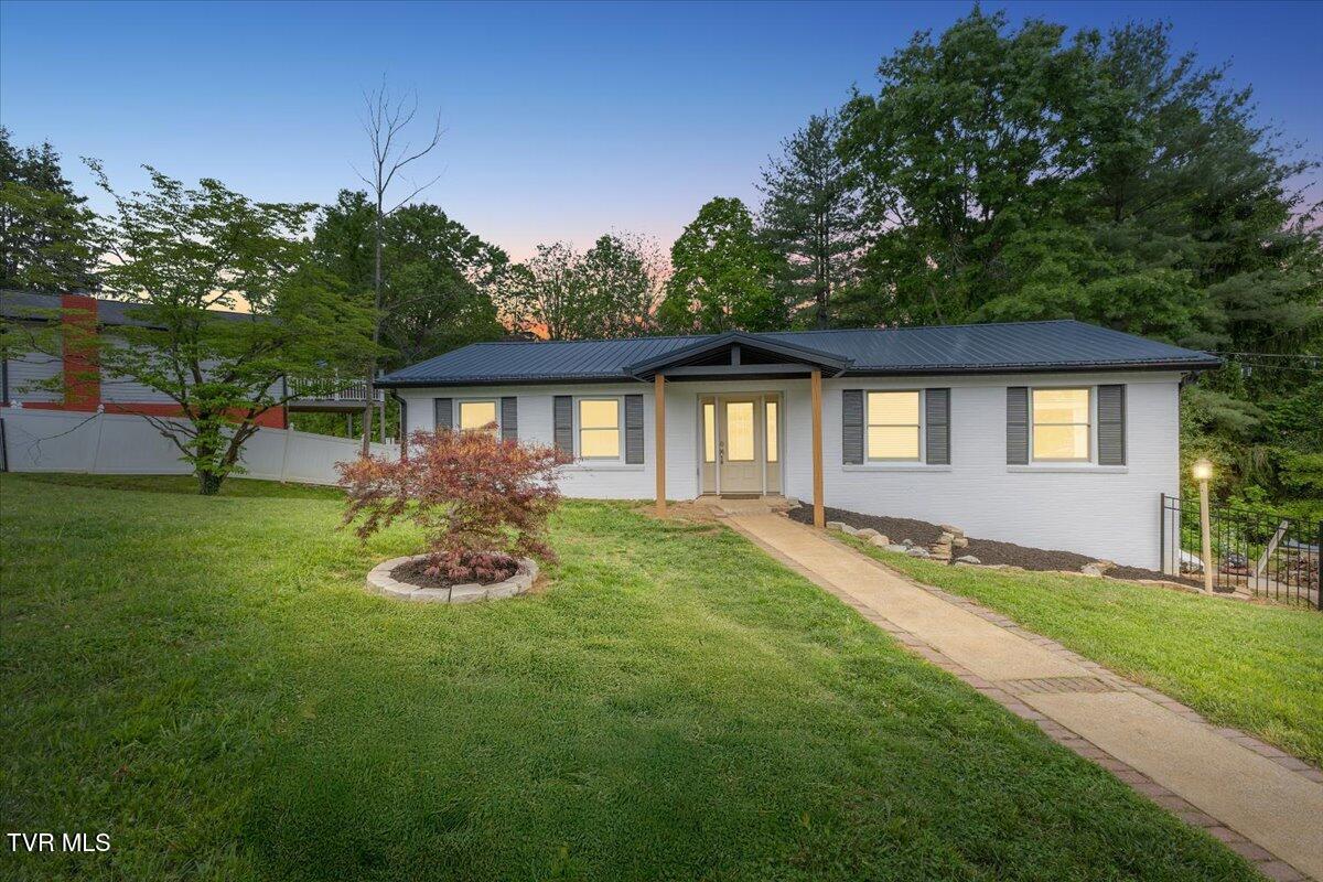 8 Brooklawn Court Property Photo
