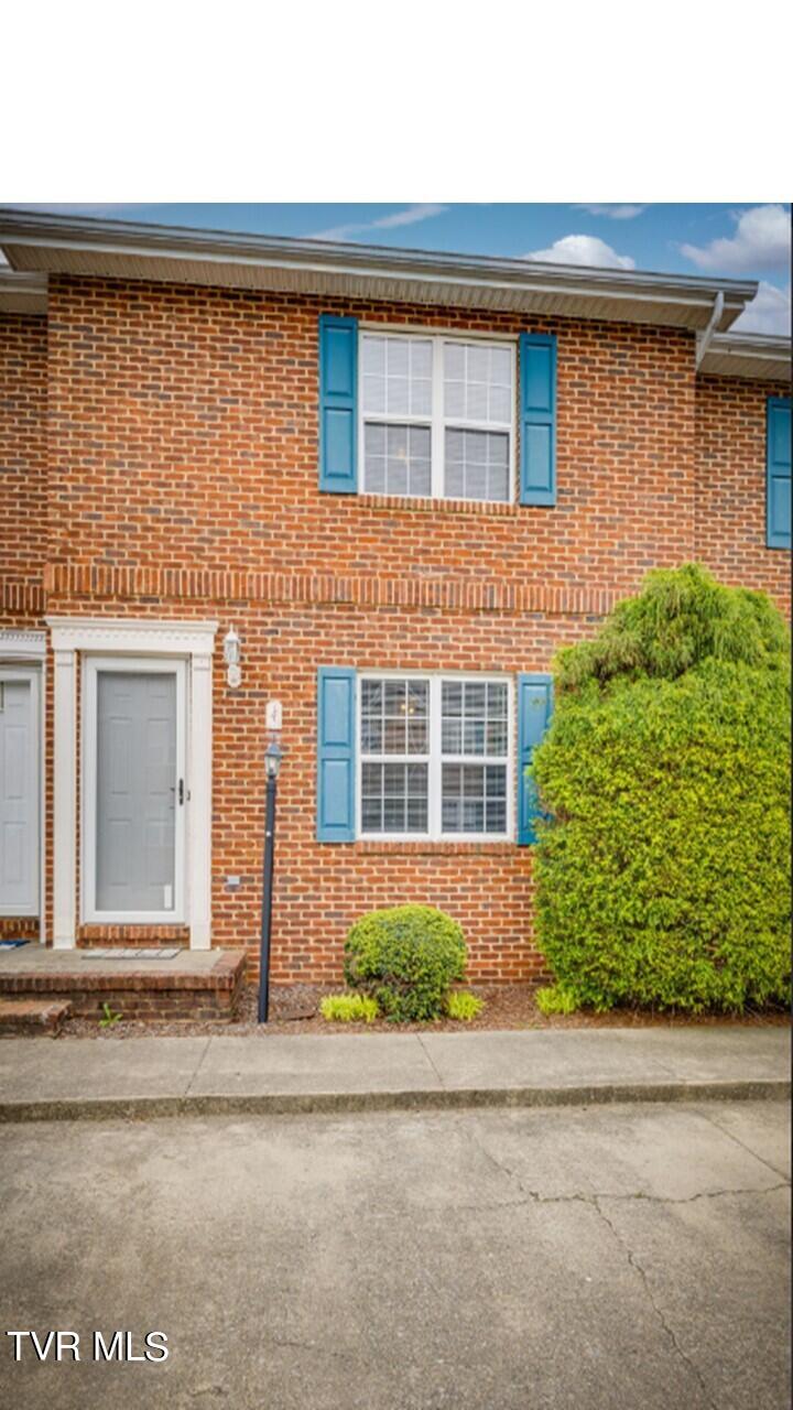 4 Lexington Court Property Photo