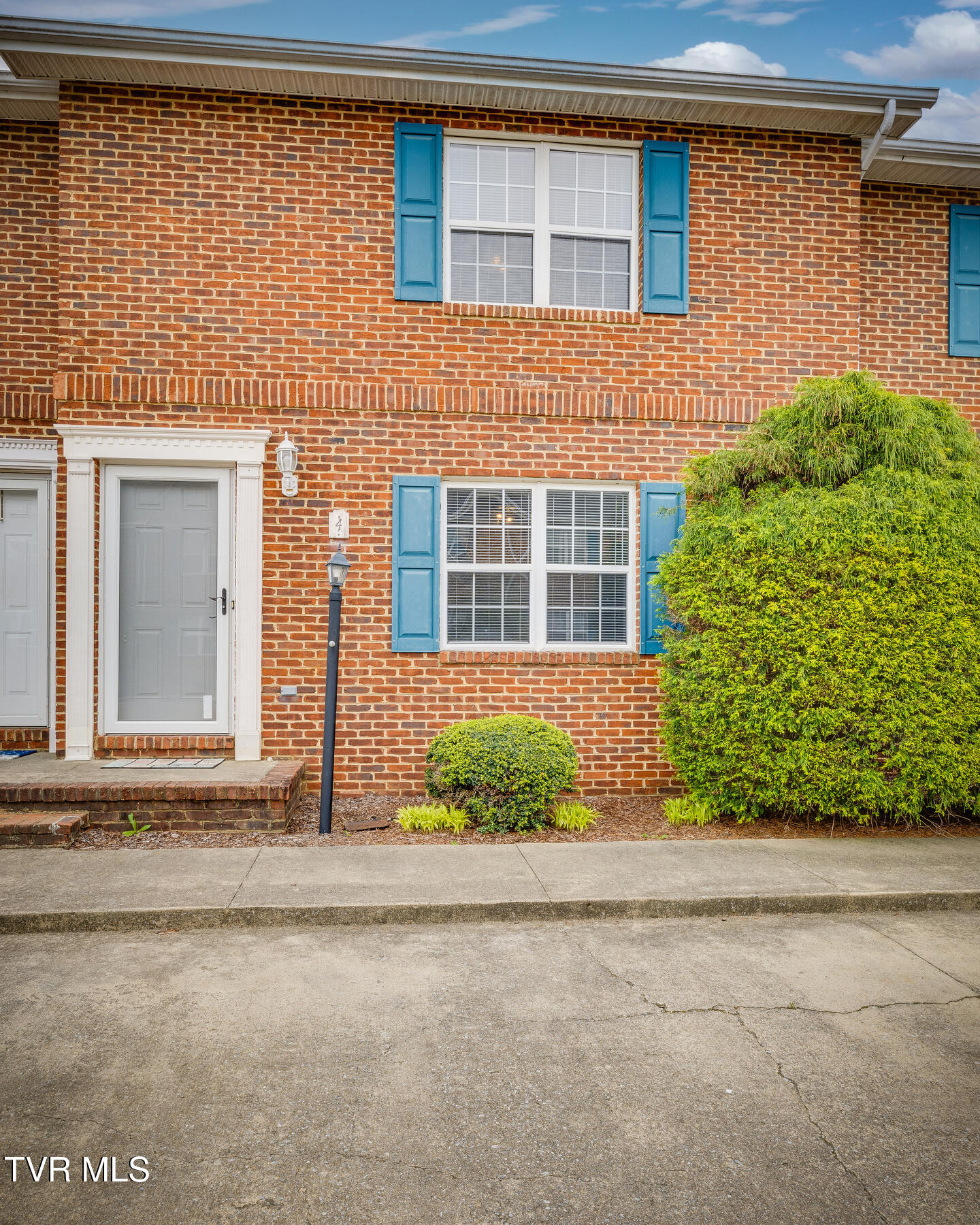 1 Lexington Court Property Photo