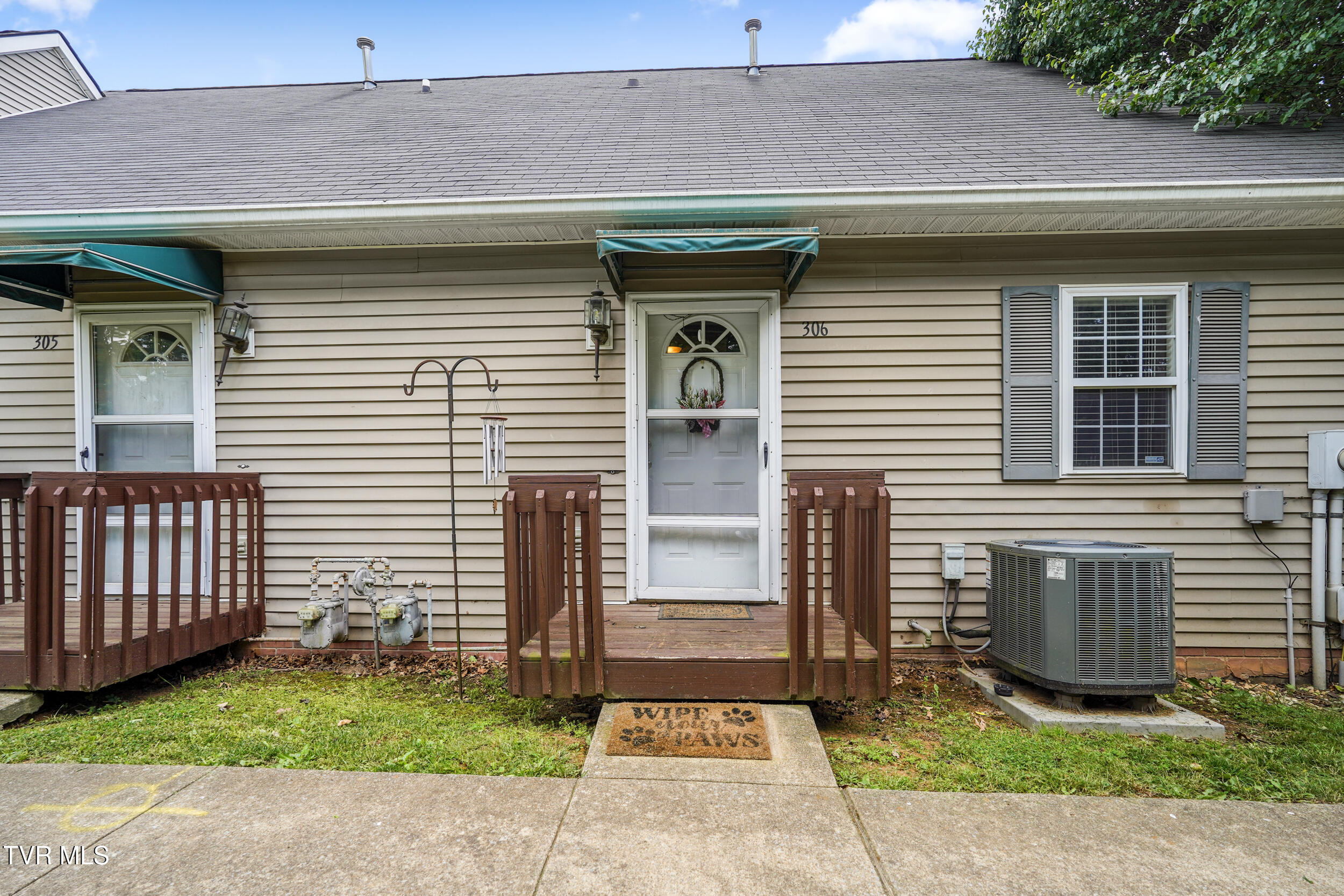 306 Cambridgeshire Court Property Photo