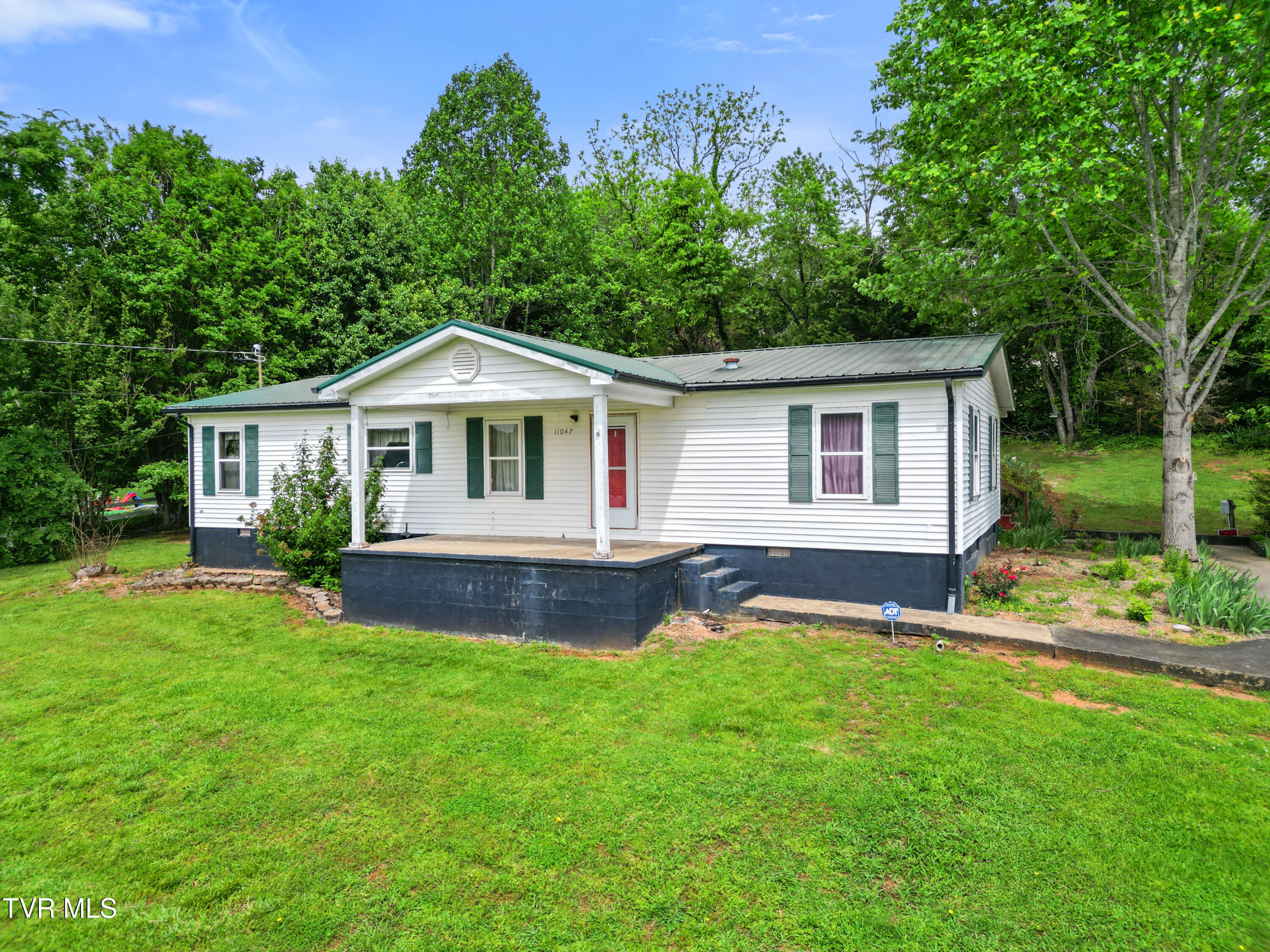 11047 Asheville Highway Property Photo 1