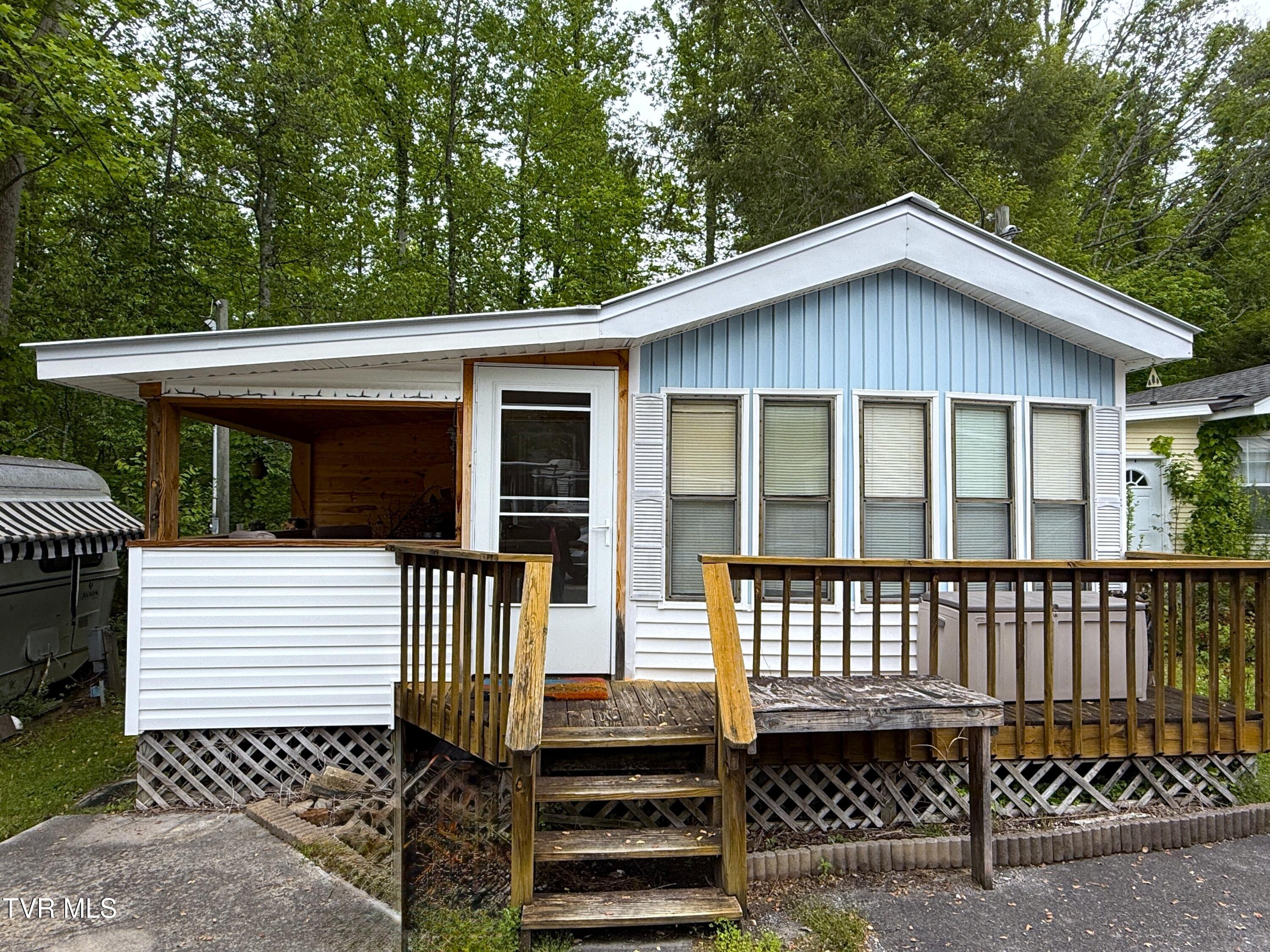 5355 East Parkway Property Photo 1