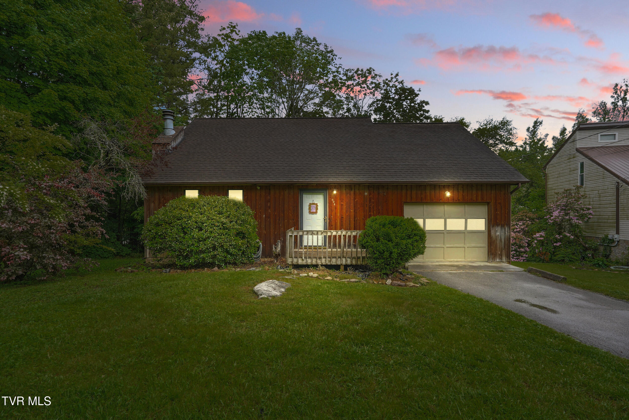 904 Hanson Drive Property Photo