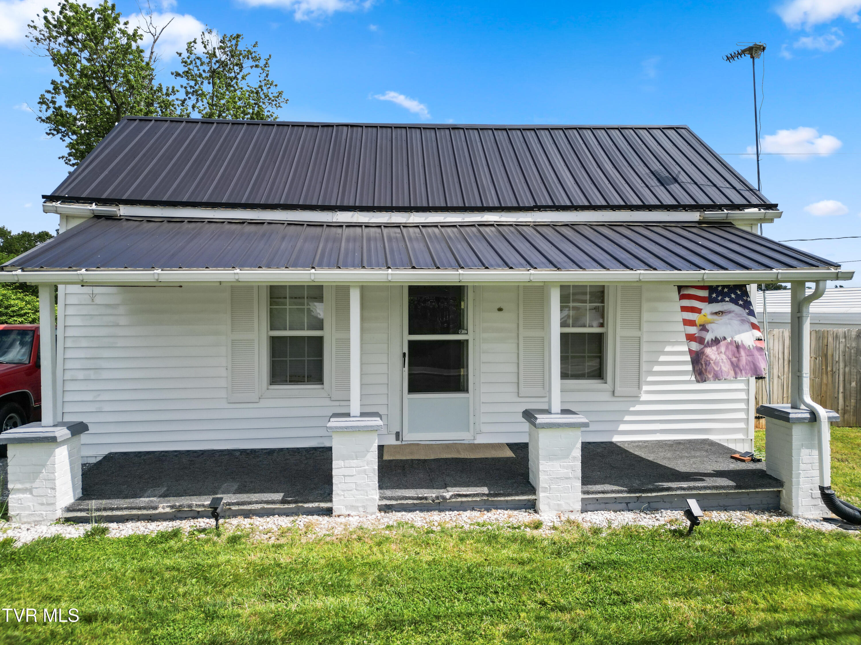 590 Kingsport Highway Property Photo