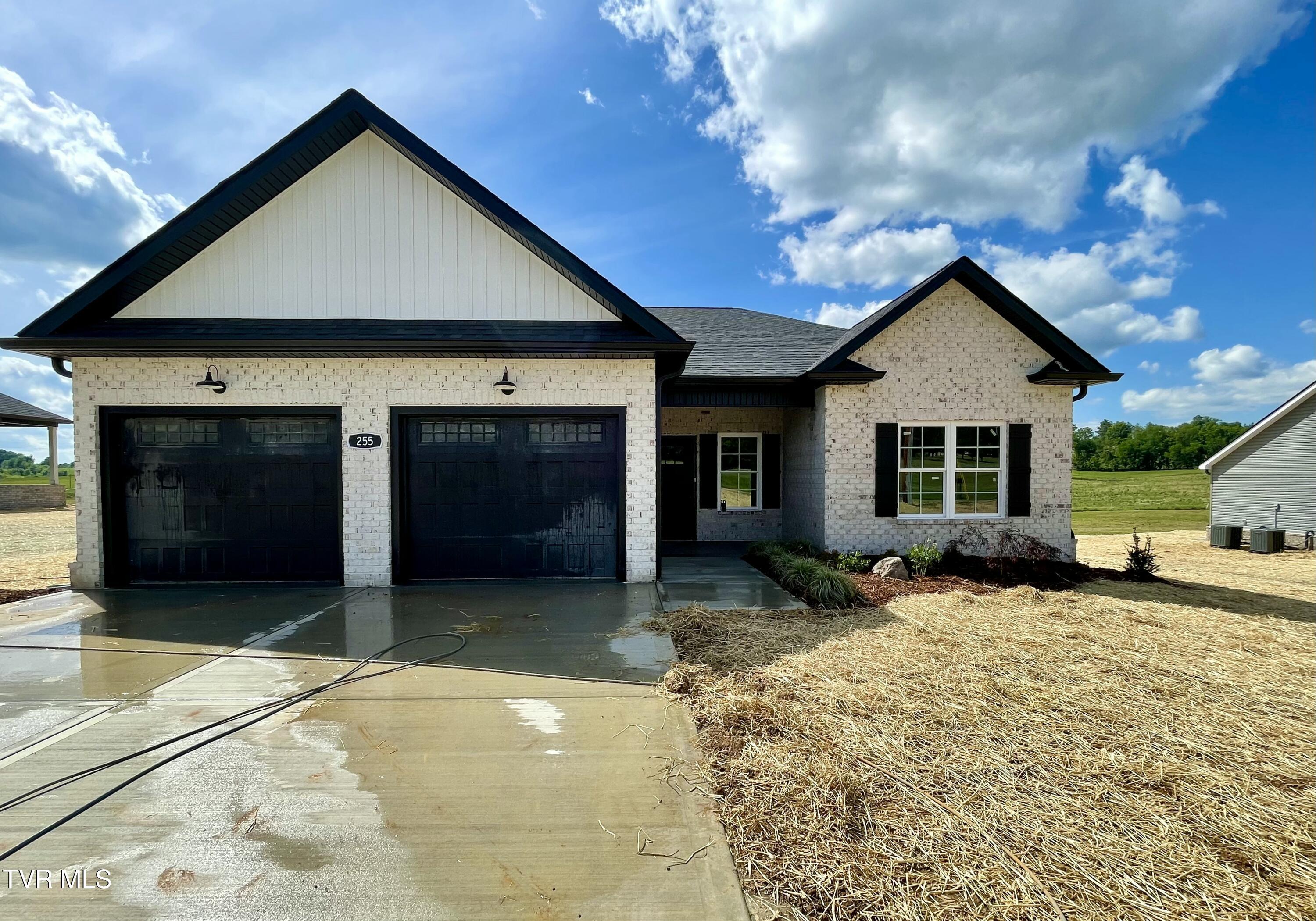 255 Greenwood Road Property Photo