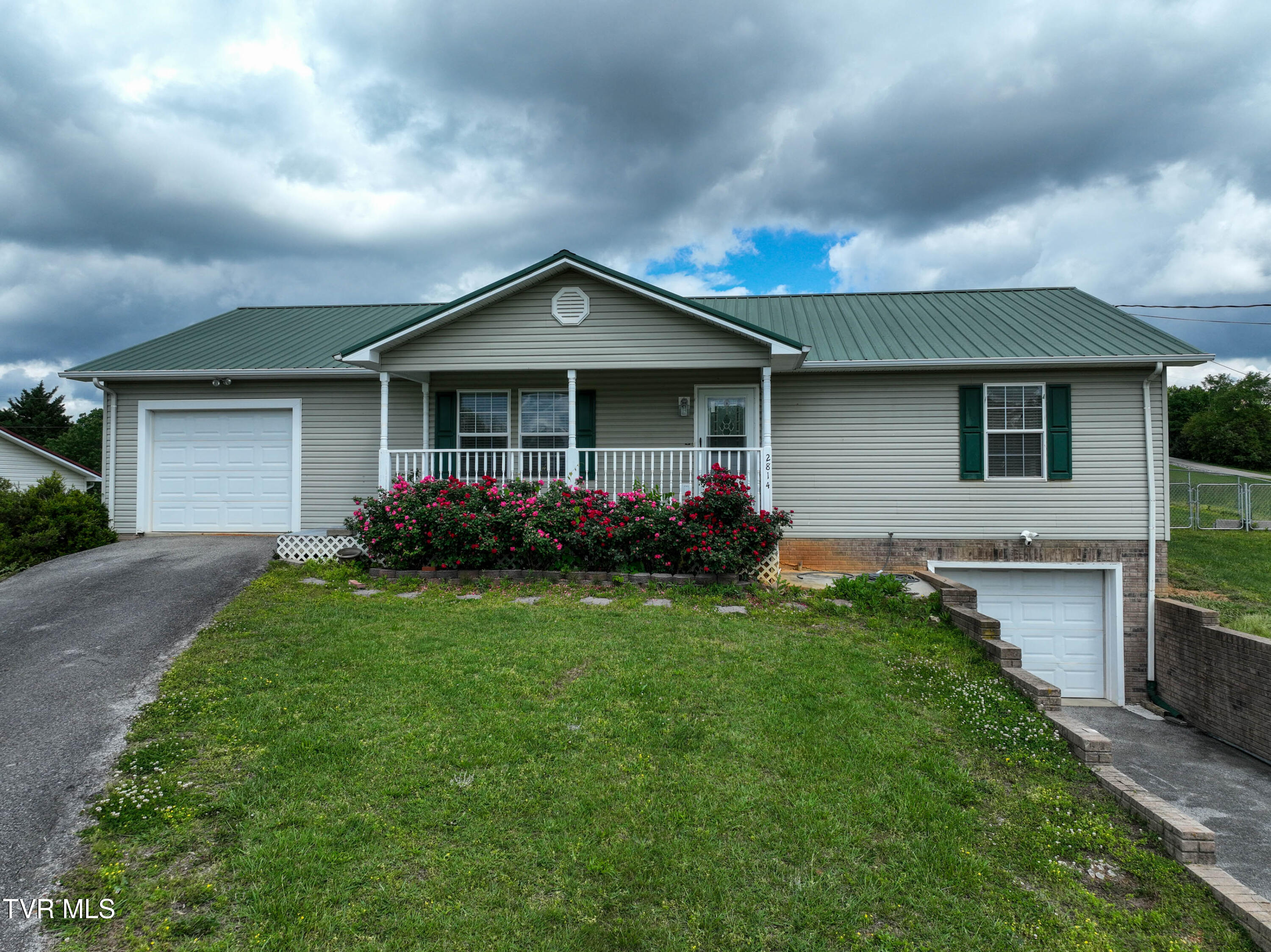 2814 Newport Highway Property Photo
