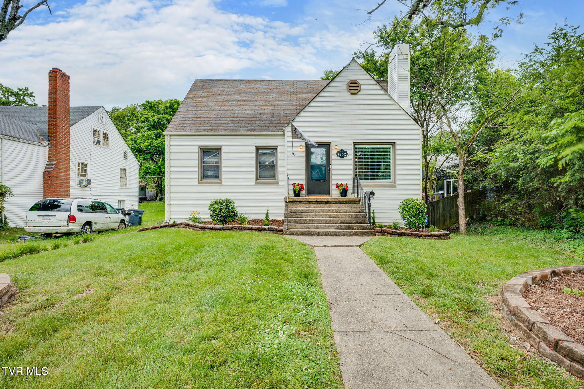 1462 Valley Street Property Photo