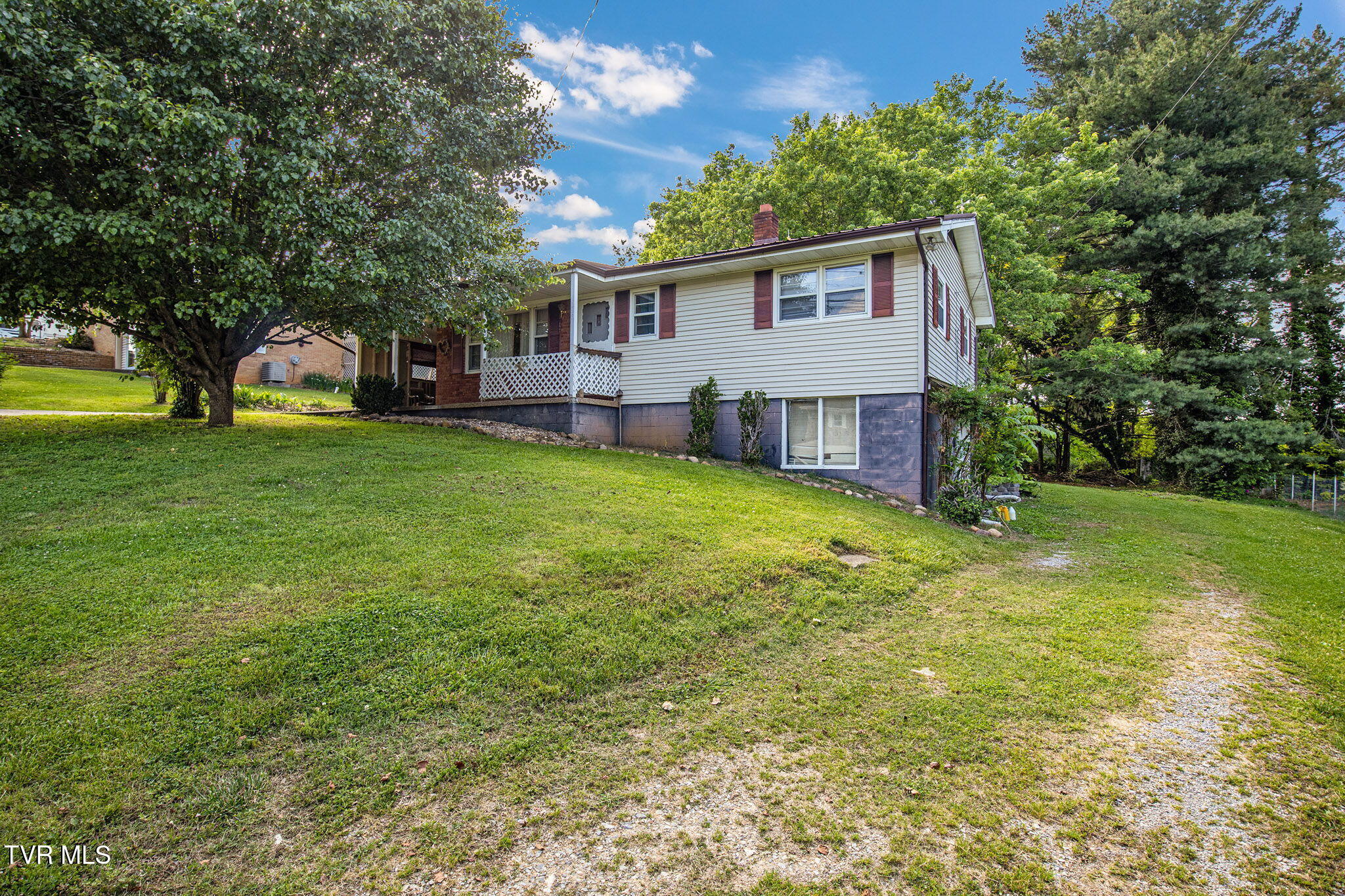 295 Unaka Drive Property Photo 1