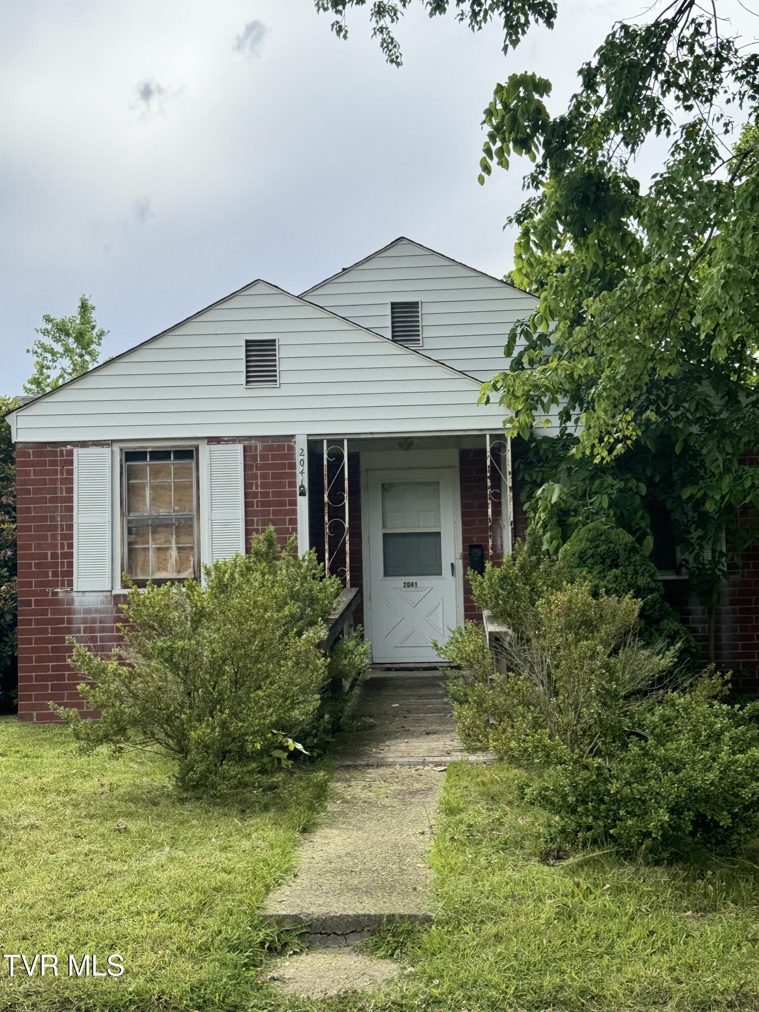 2041 Sherwood Rd Road Property Photo