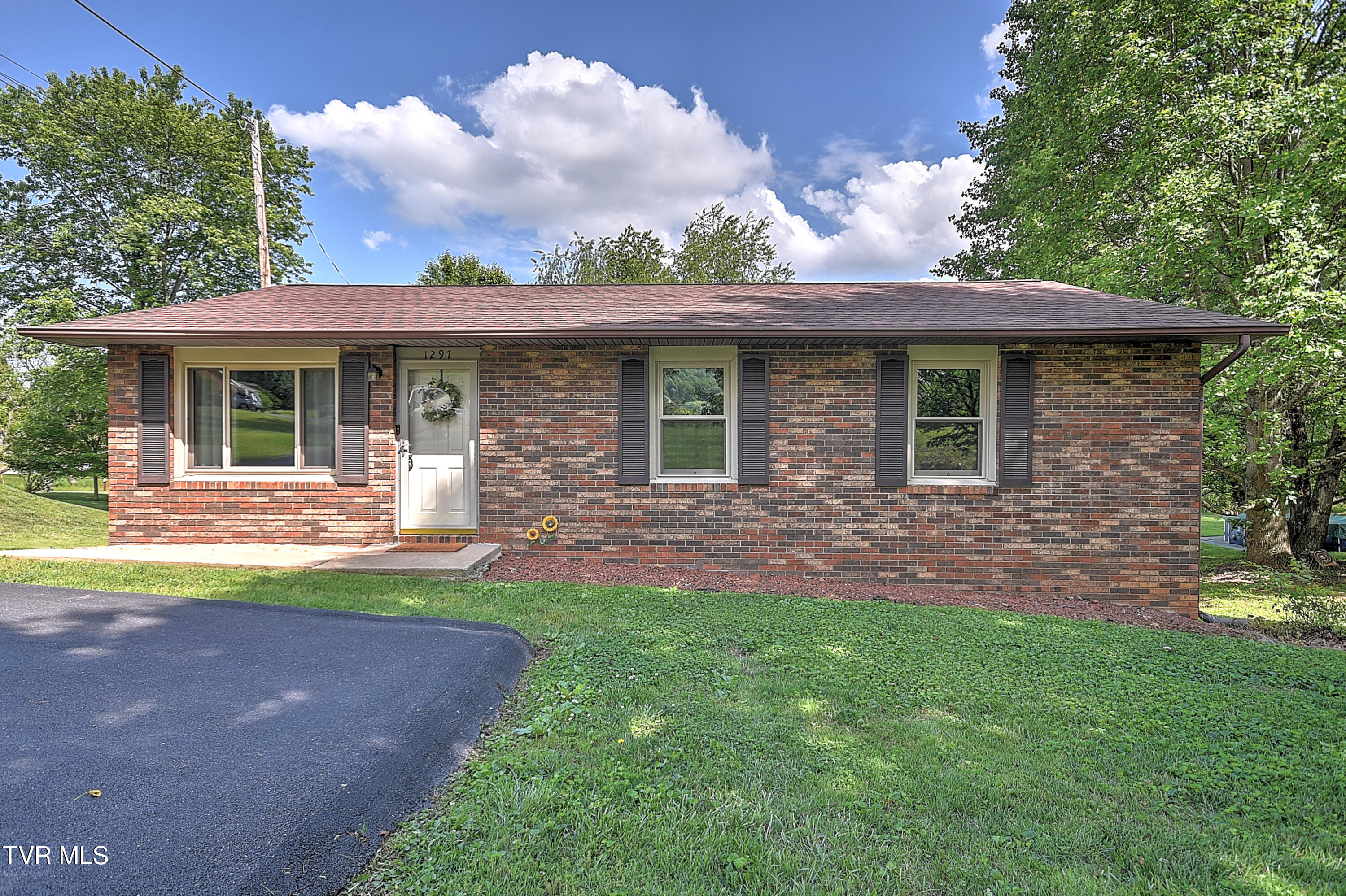 1297 Fall Creek Road Property Photo