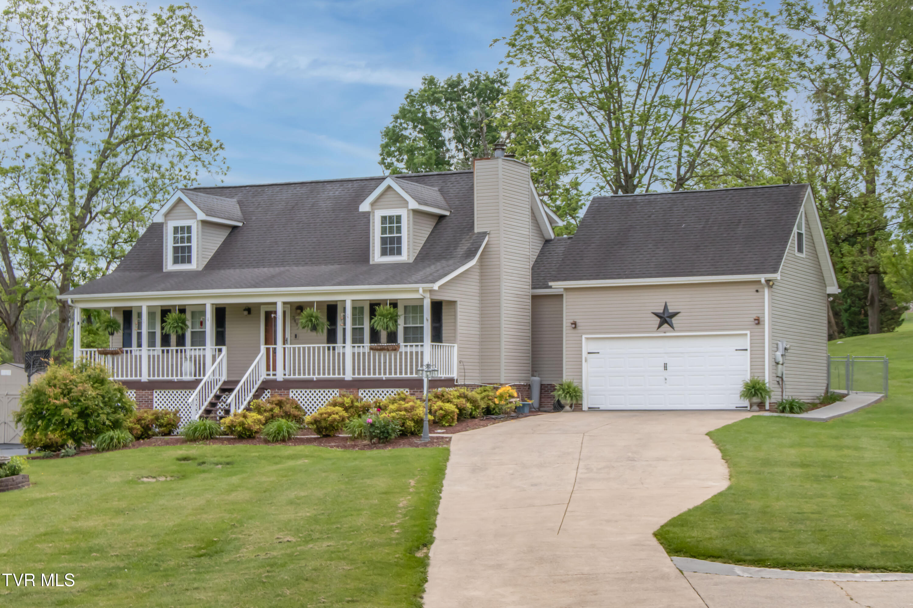 3493 Weaver Pike Property Photo