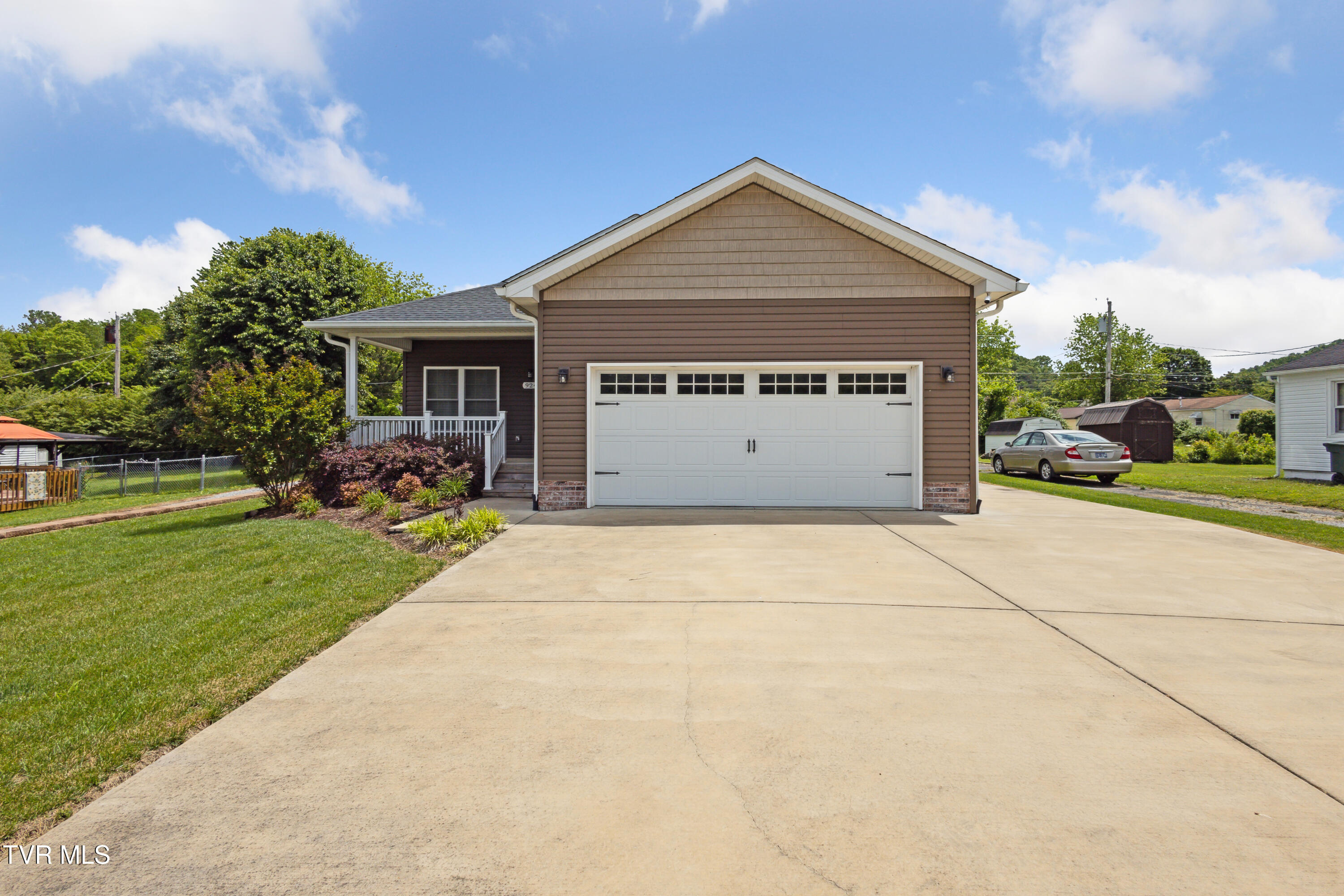 924 Walker Street Property Photo