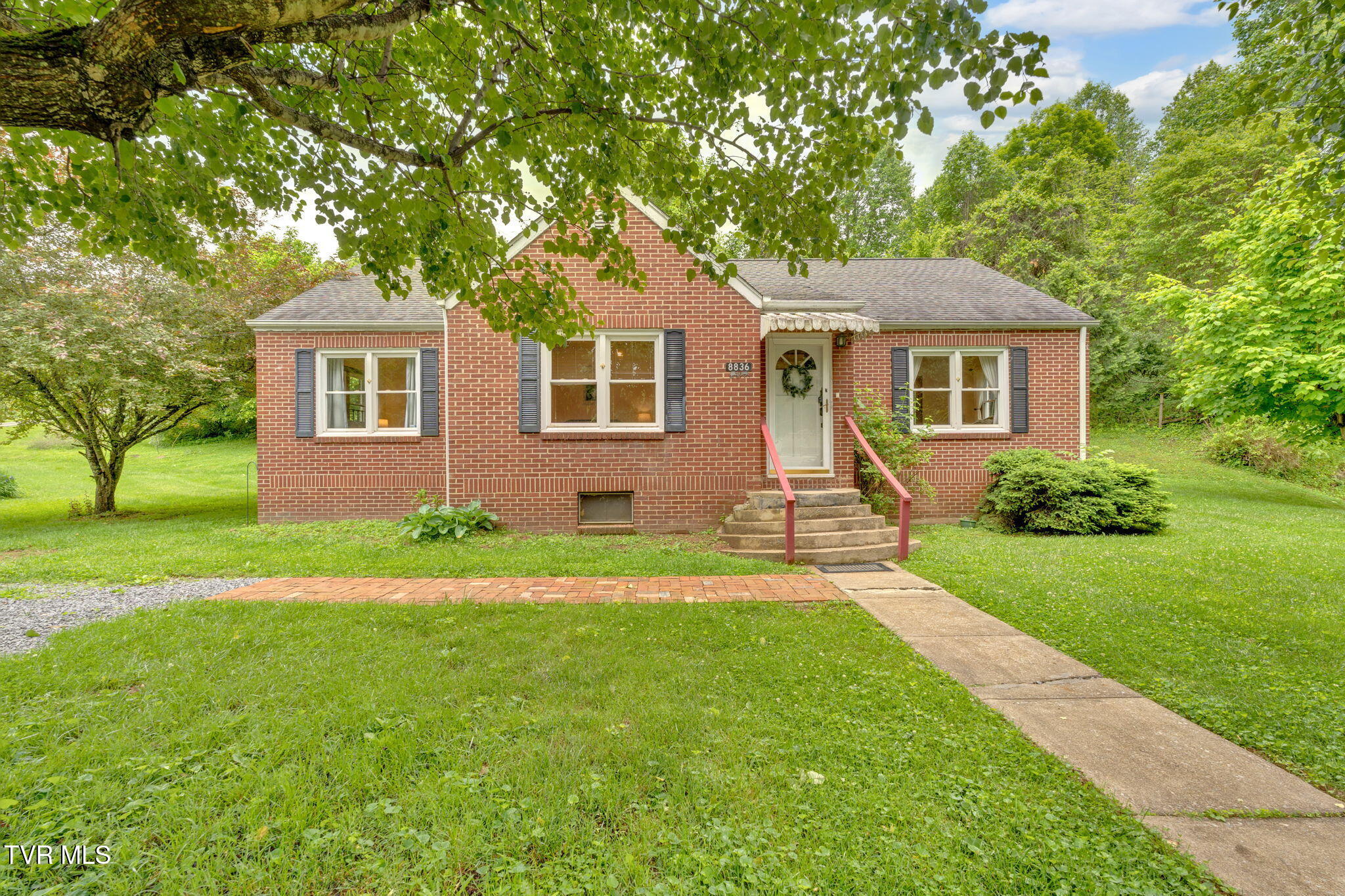 8836 Bristol Highway Property Photo 1