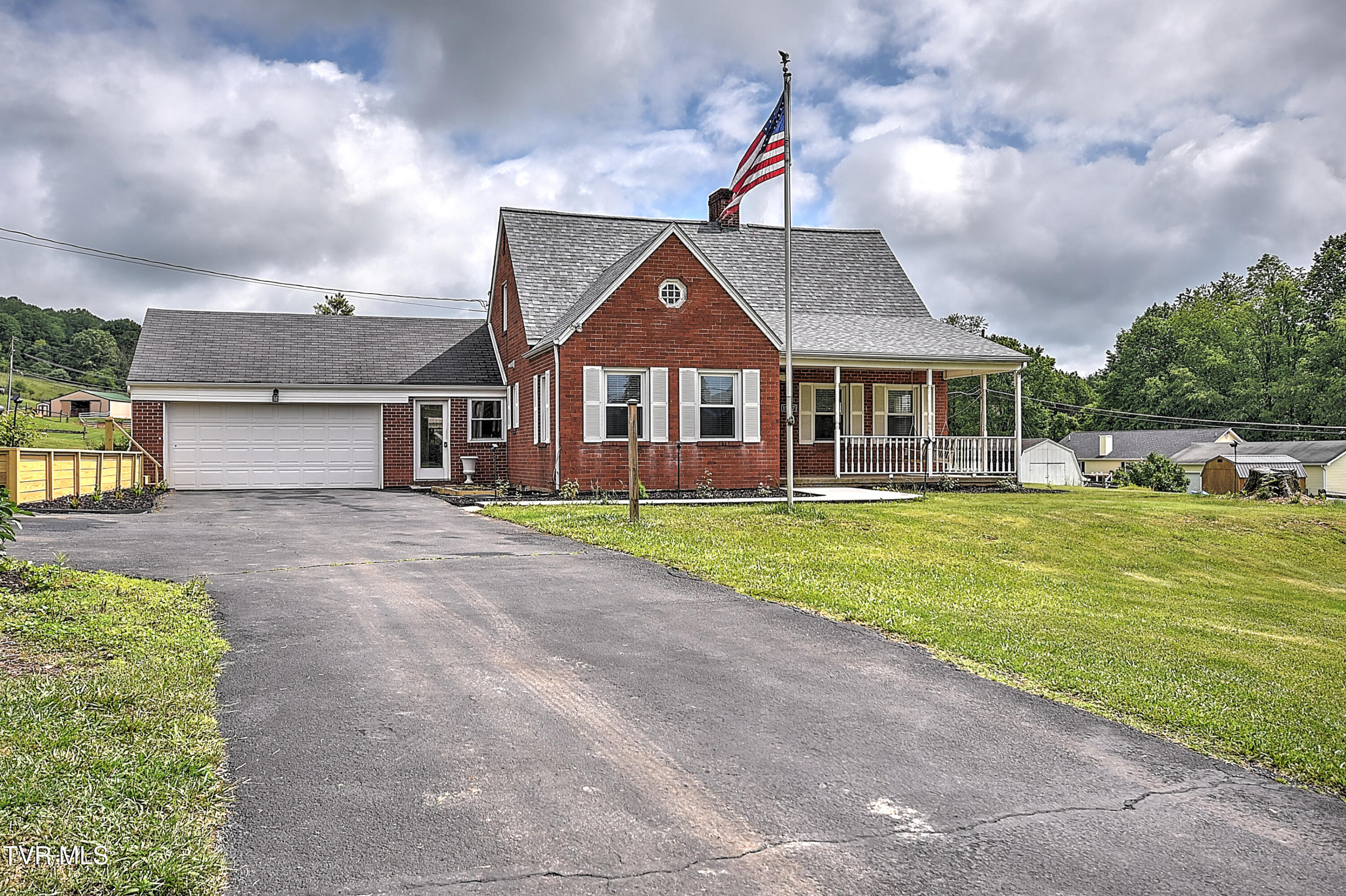 15497 Porterfield Highway Property Photo