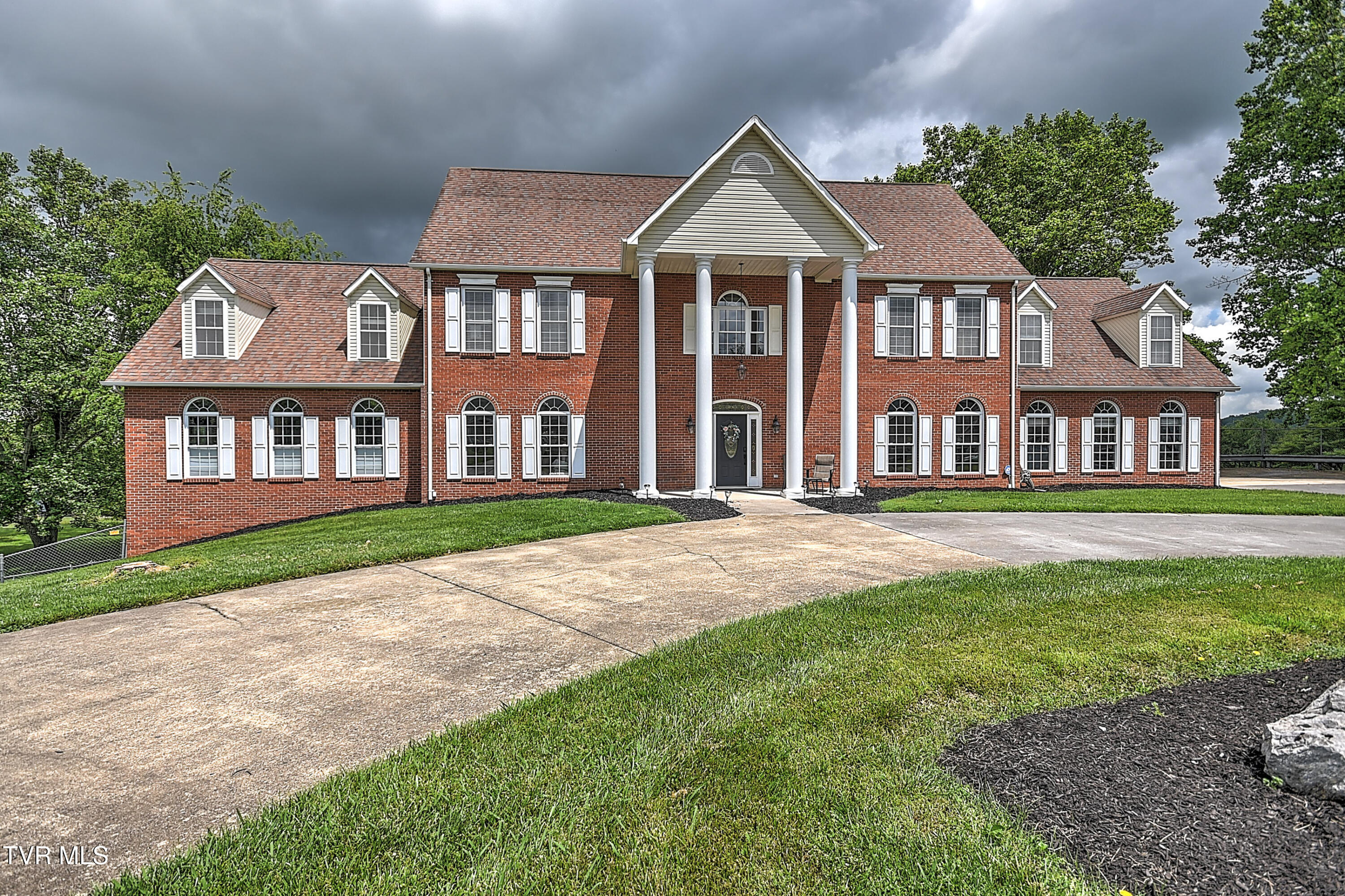 641 Peoples Road Property Photo