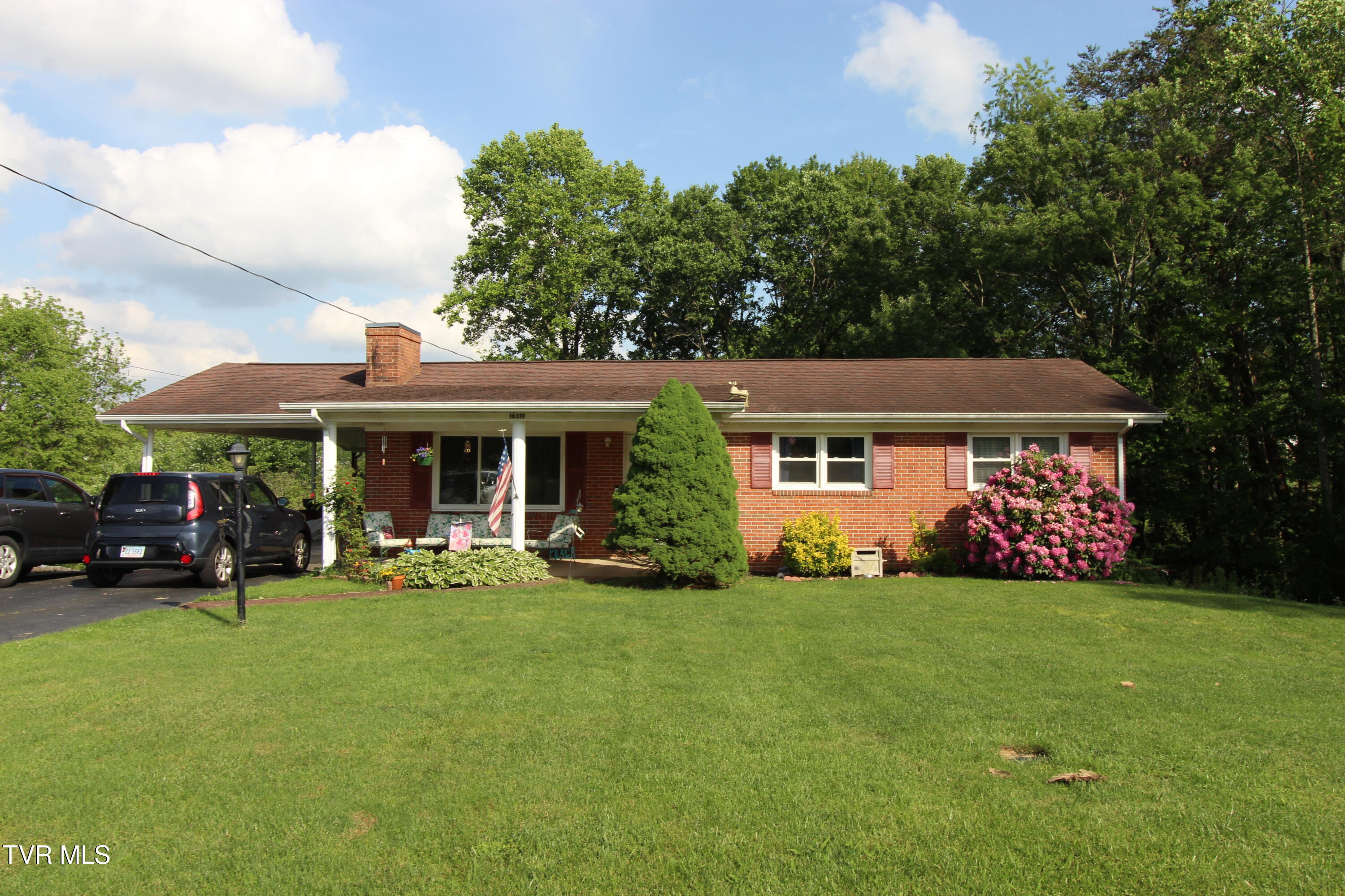 16319 Mary Street Property Photo