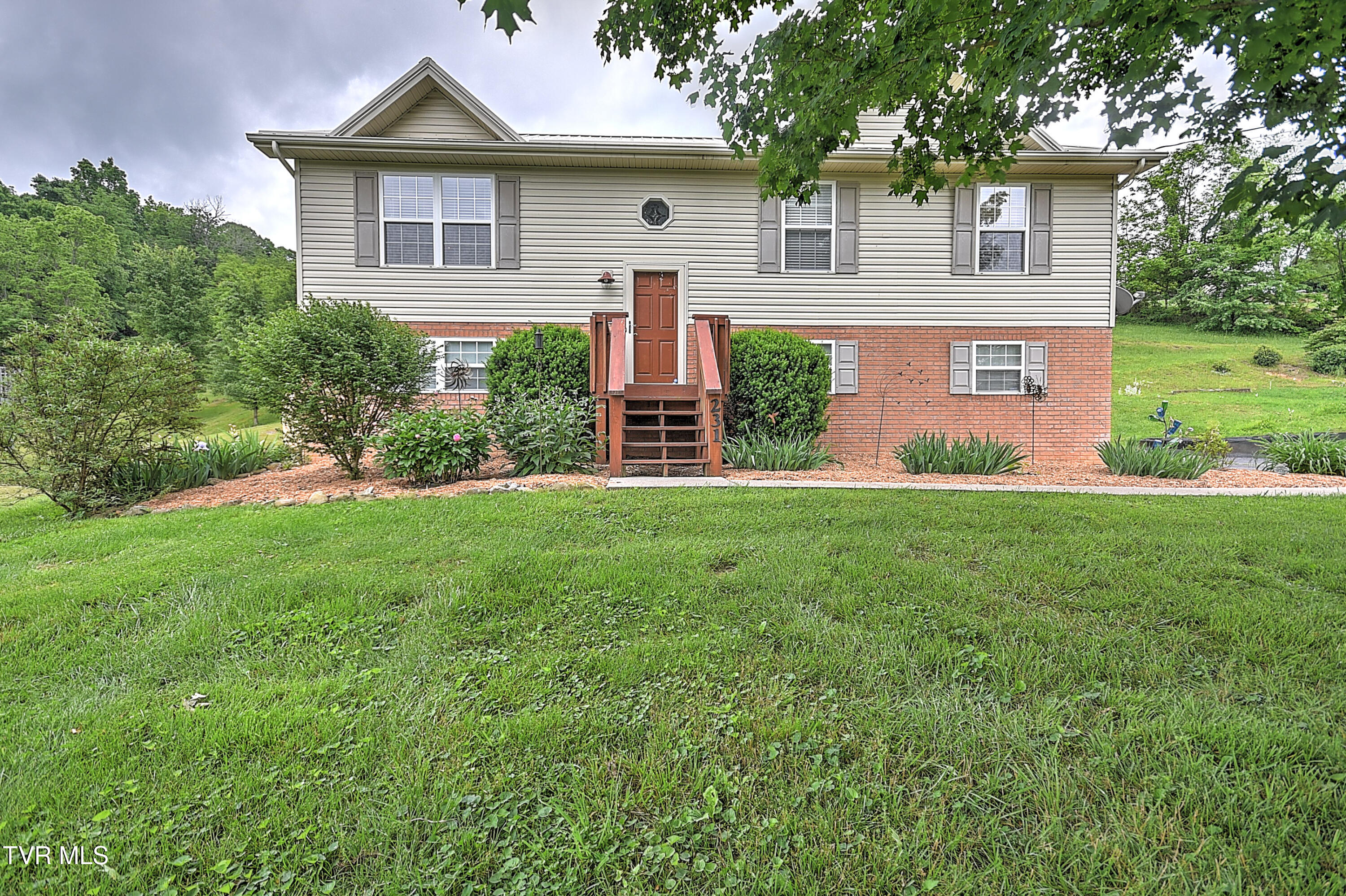 231 Maple Ridge Drive Property Photo