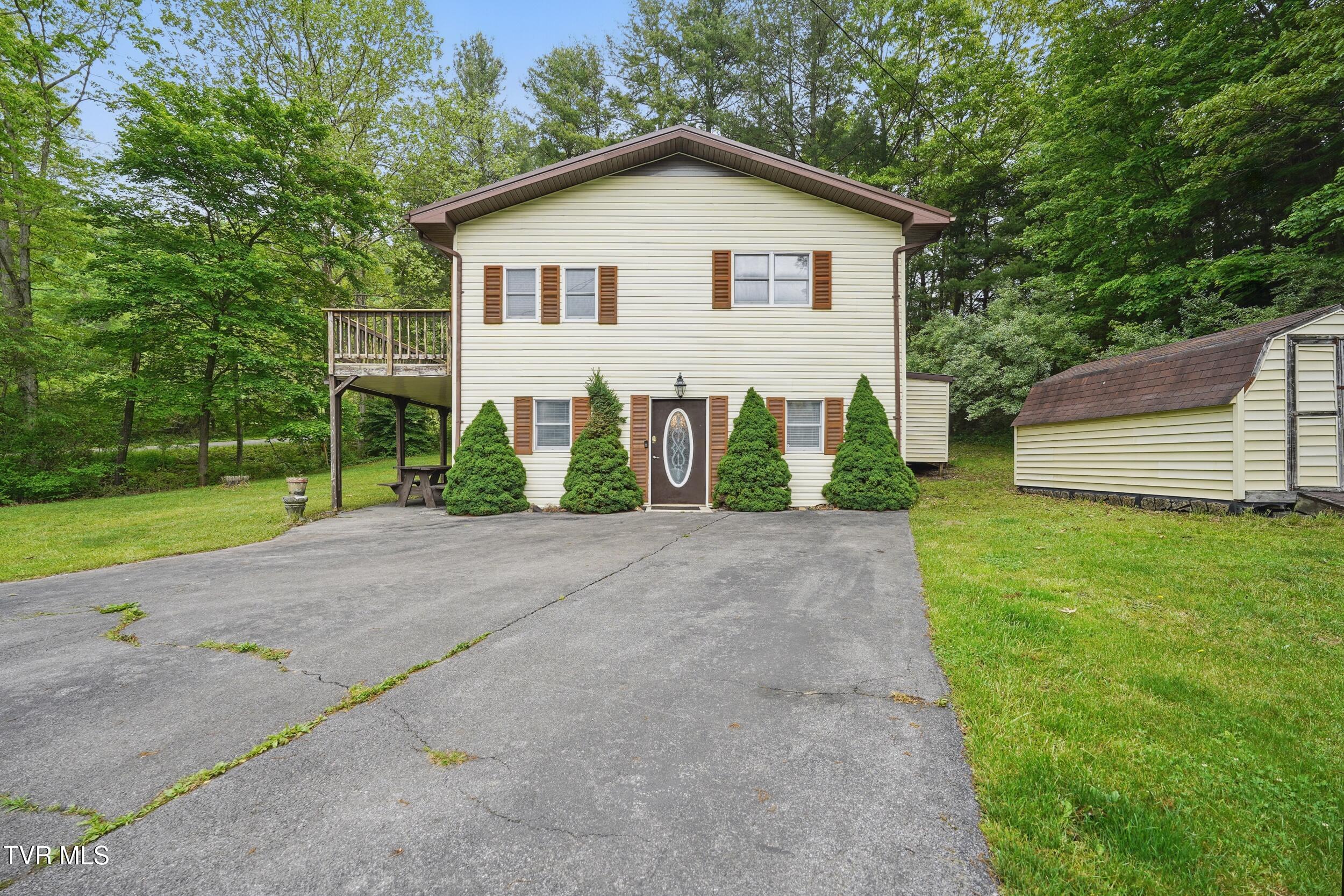 8020 Rock Switch Road Property Photo 1