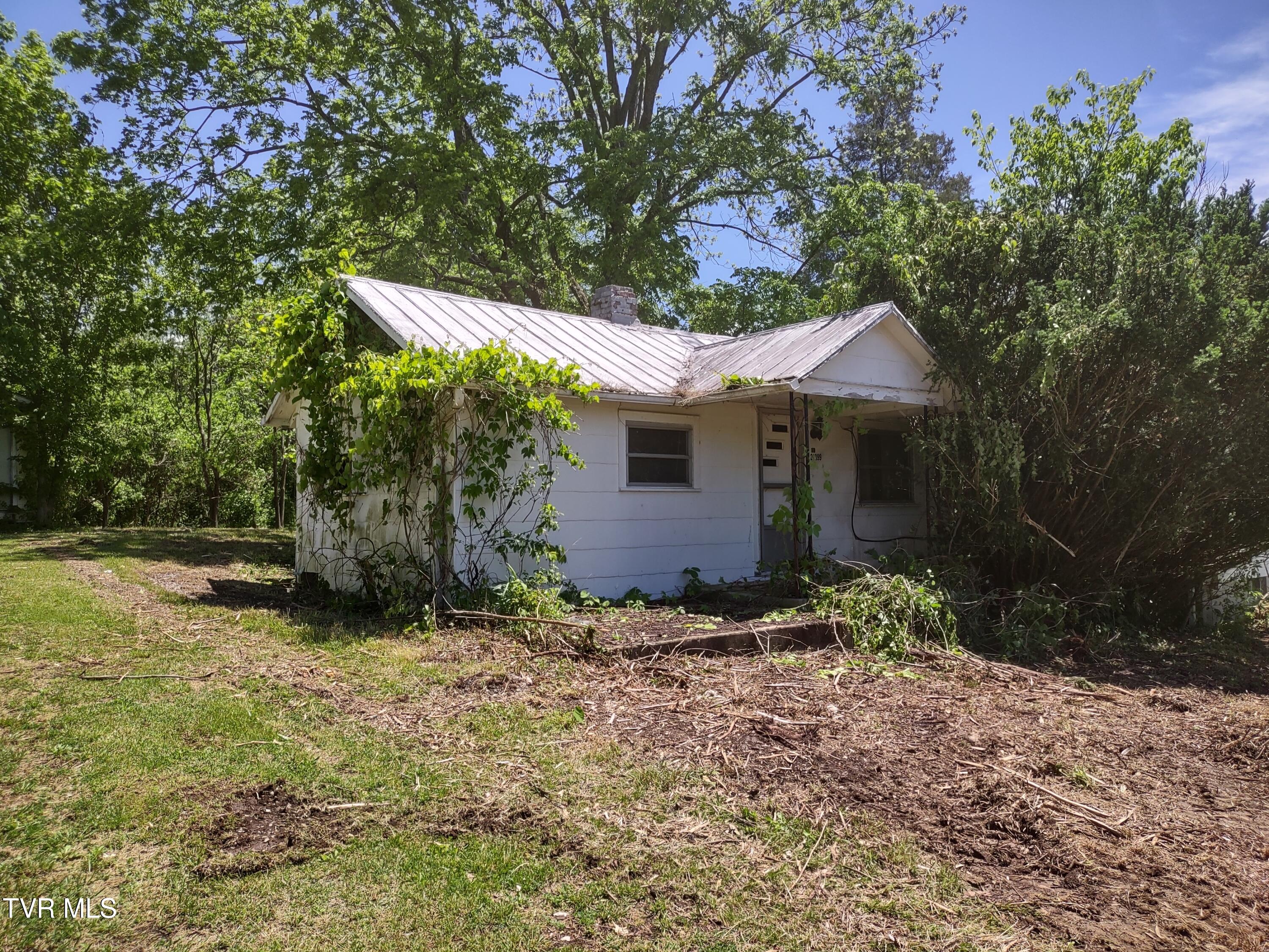 24099 Young Drive Property Photo