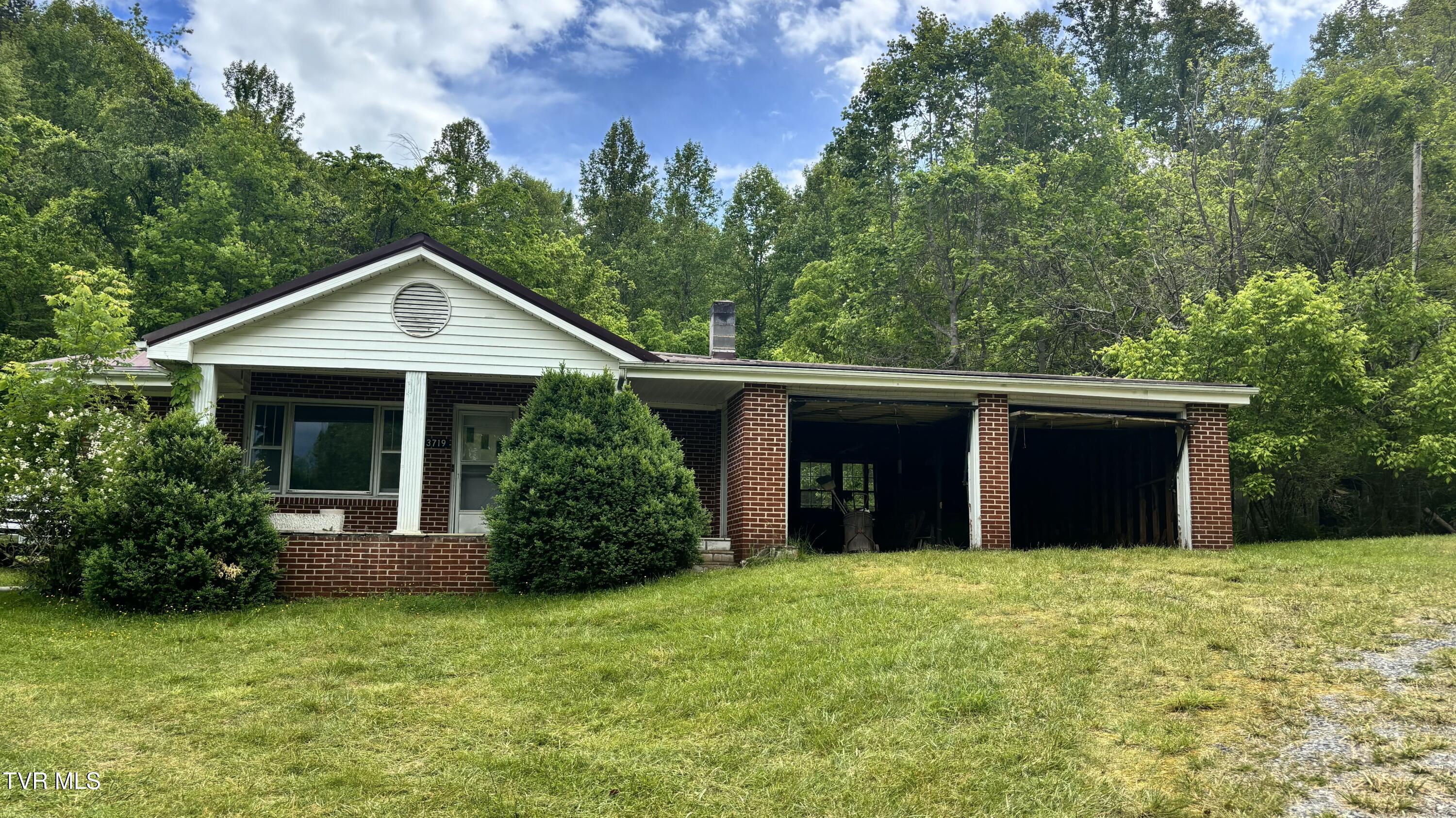 3719 Red Hill Road Property Photo