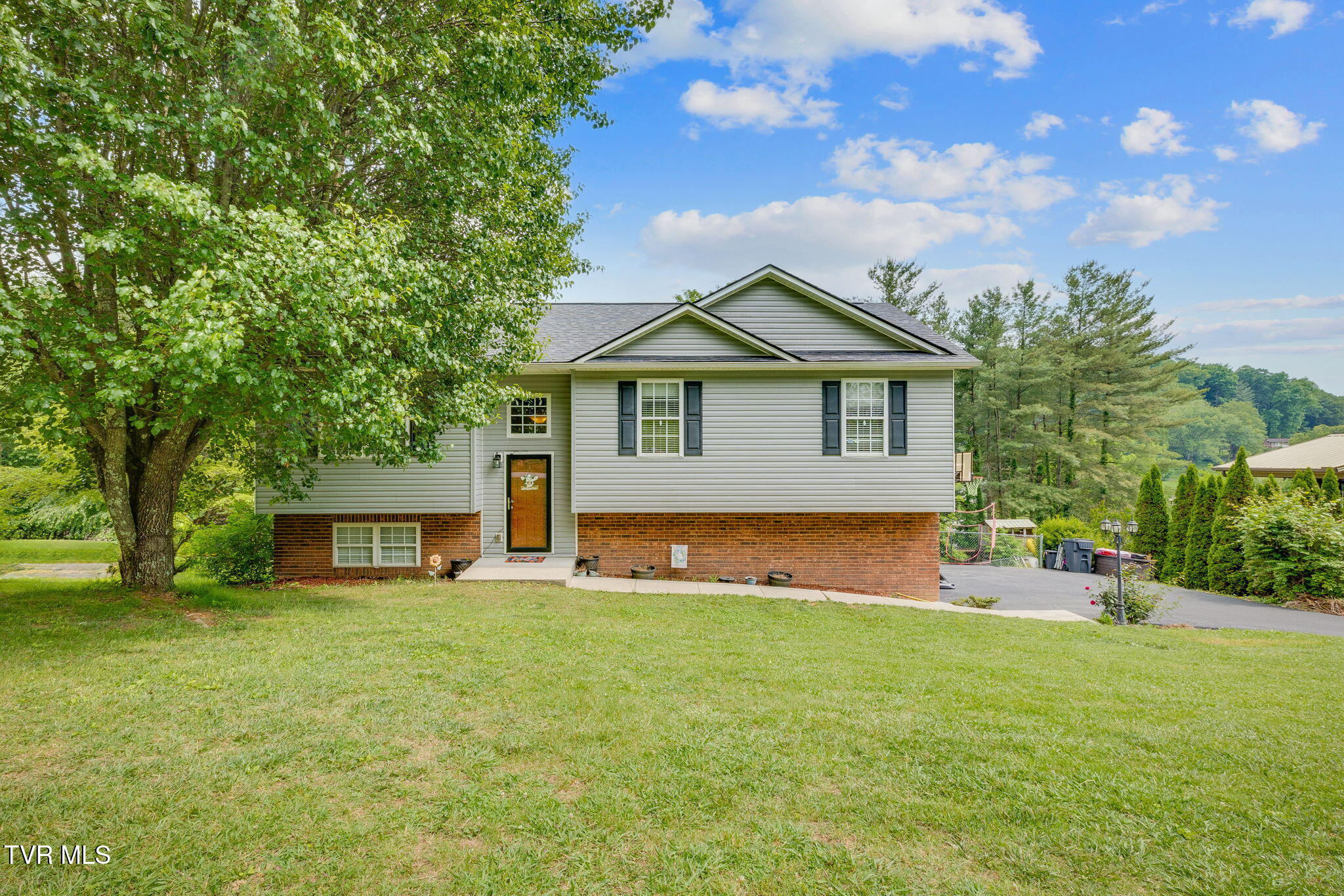 5821 Seneca Drive Property Photo