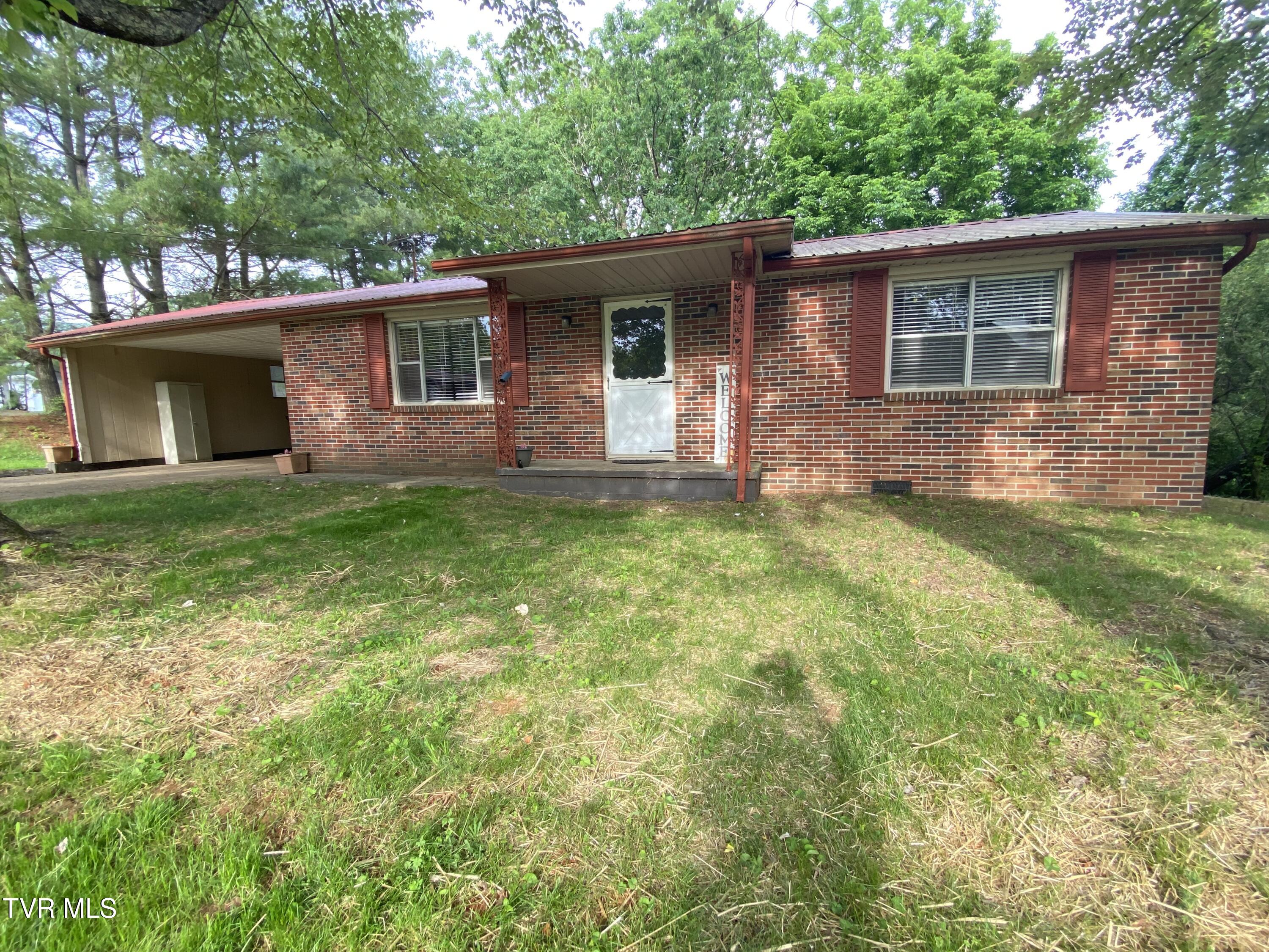 120 Sapphire Drive Property Photo 1