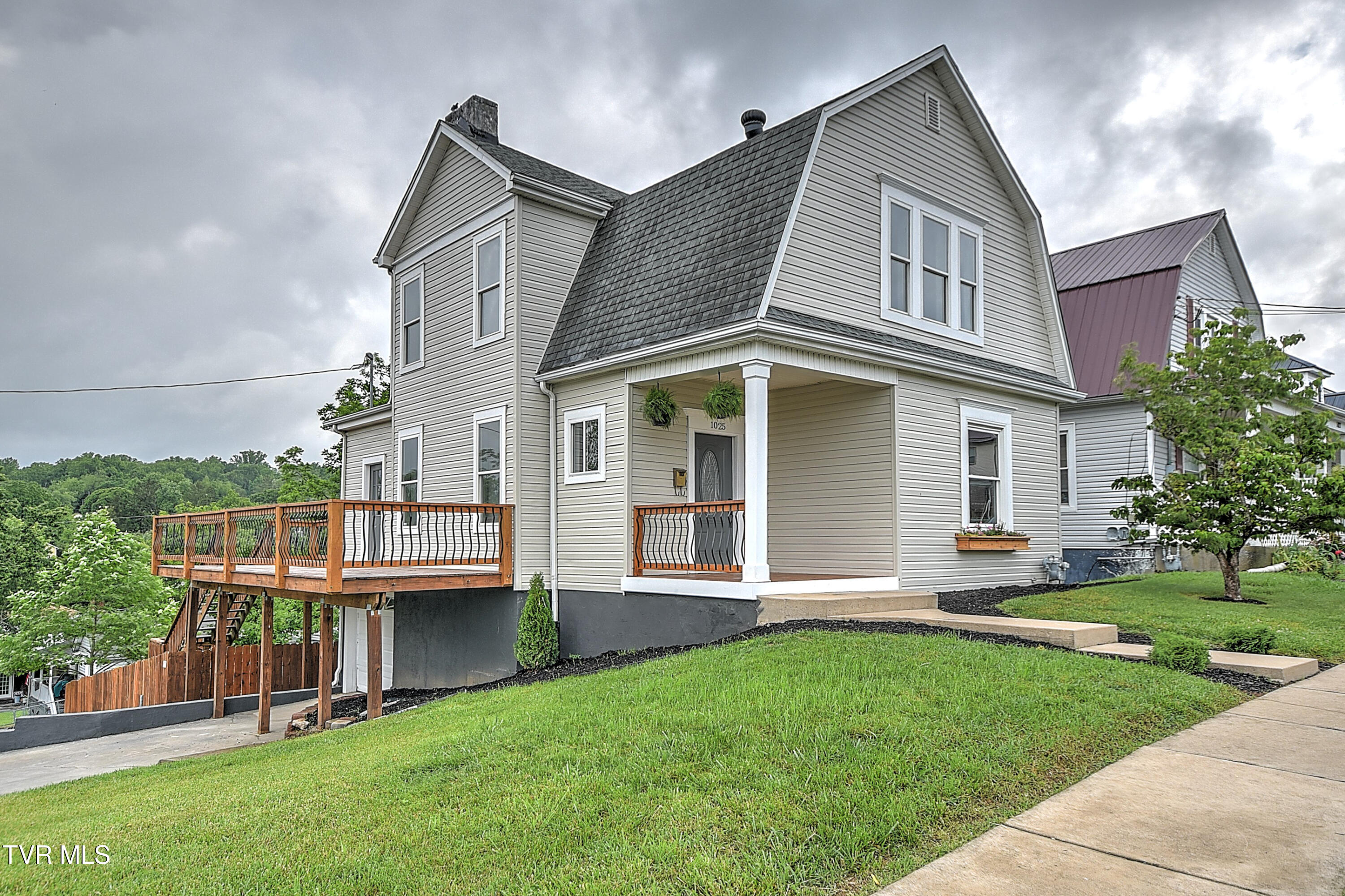 1025 Fairmount Avenue Property Photo 1