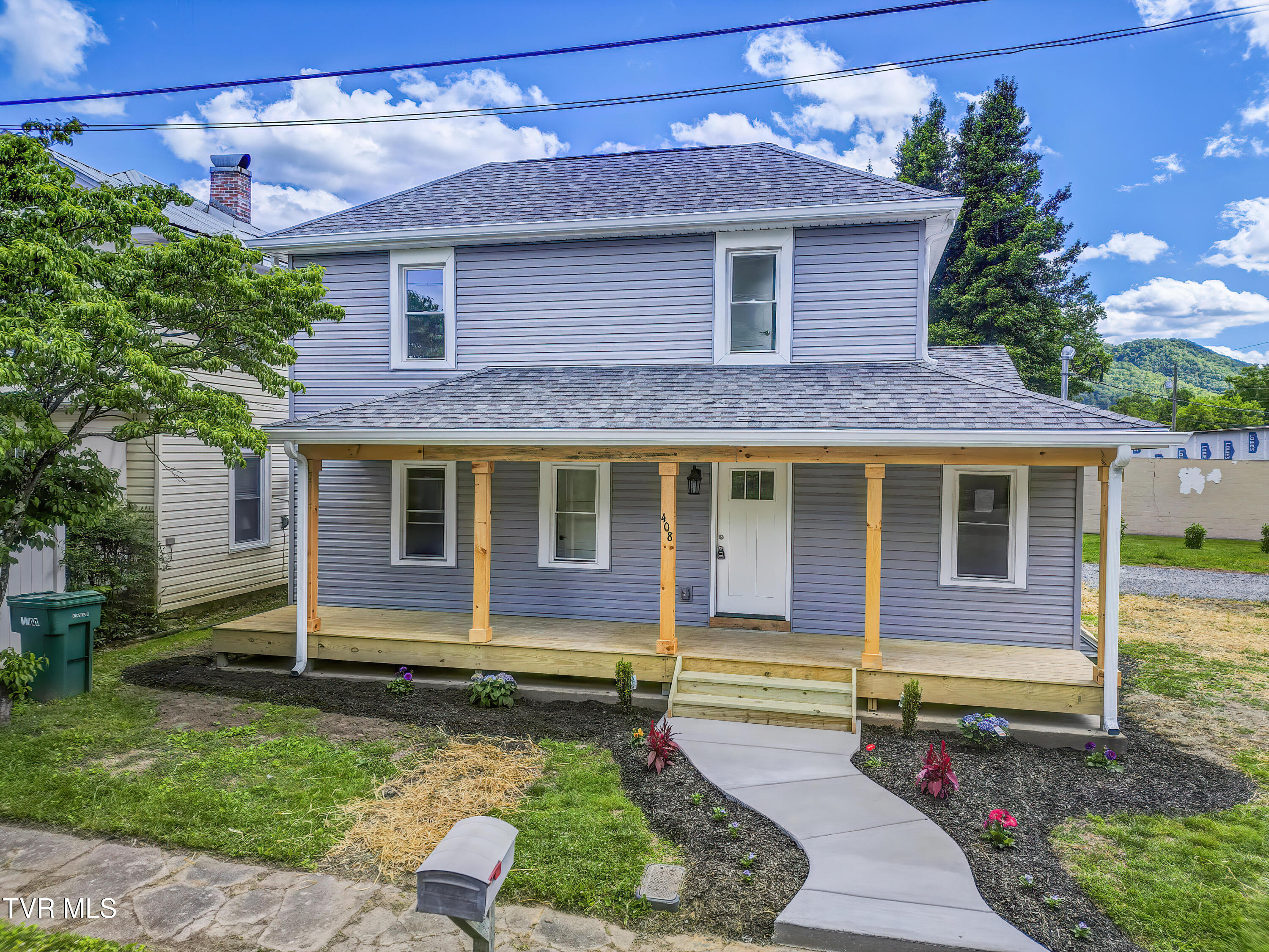 408 Levelin Street Property Photo 1