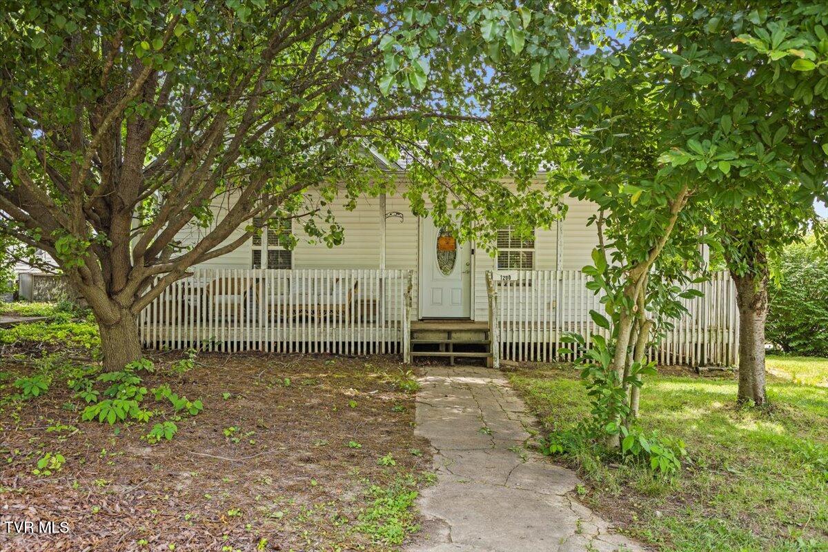 1200 Grover Street Property Photo