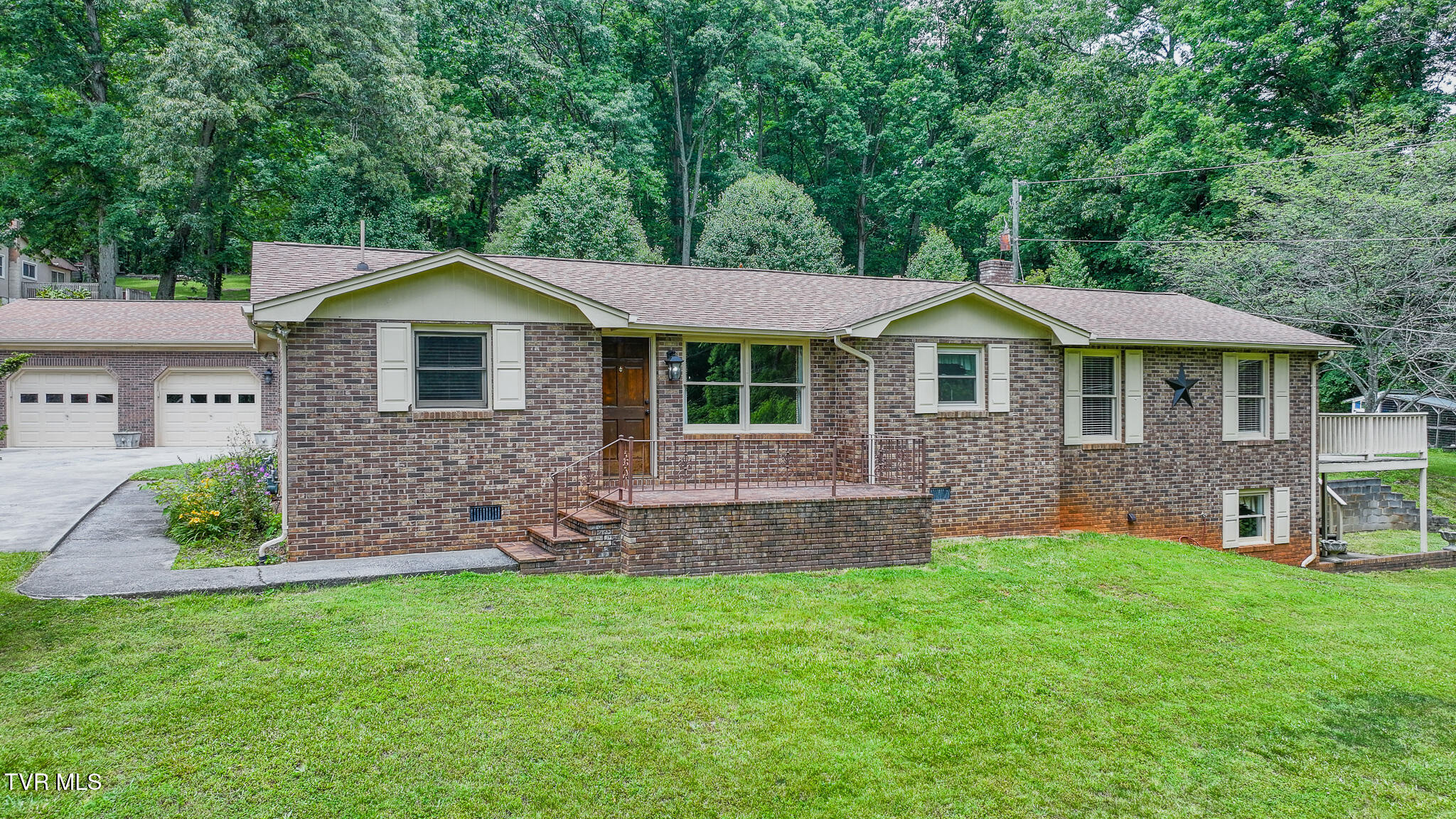 524 Cherokee Drive Property Photo 1