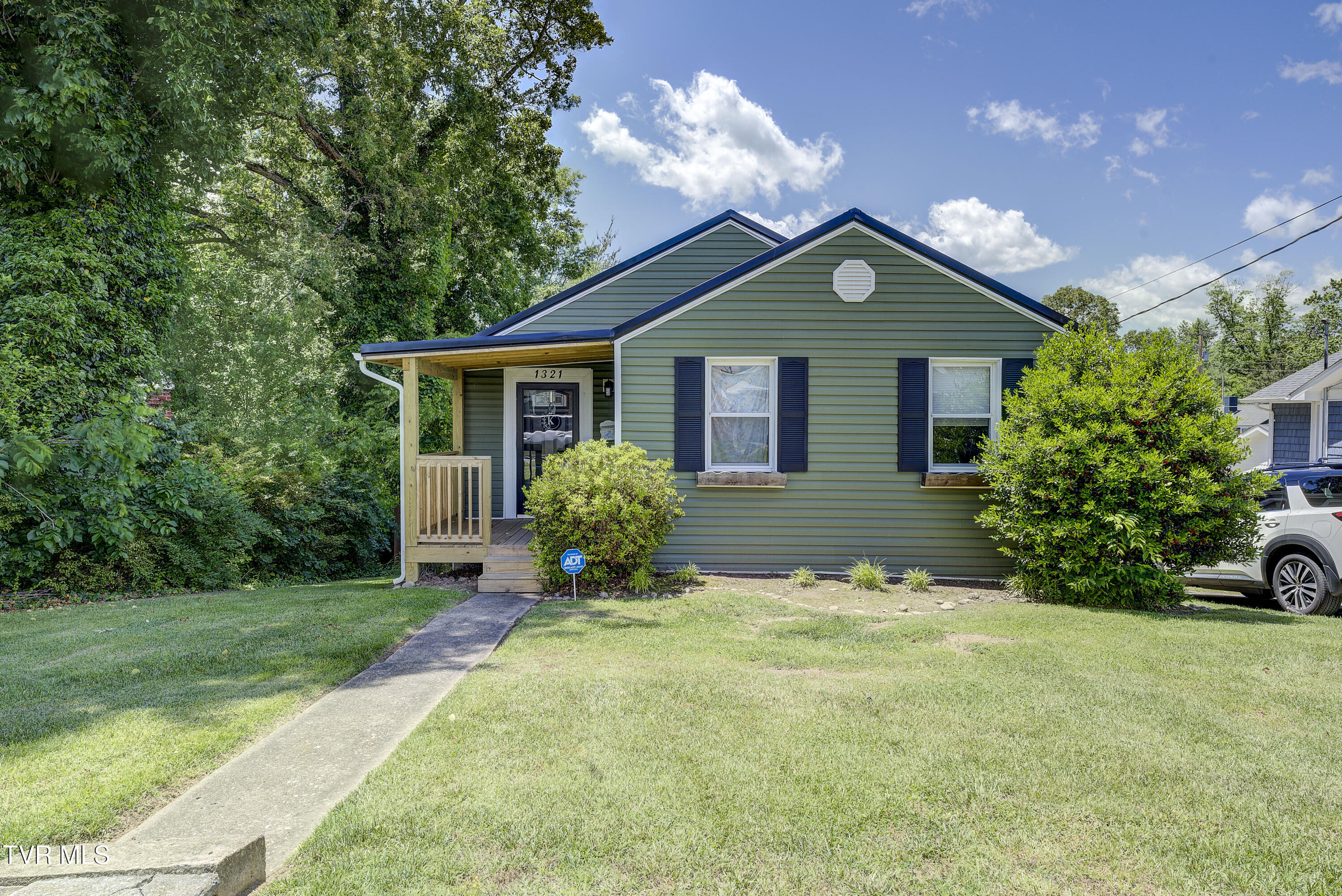 1321 Pineola Avenue Property Photo