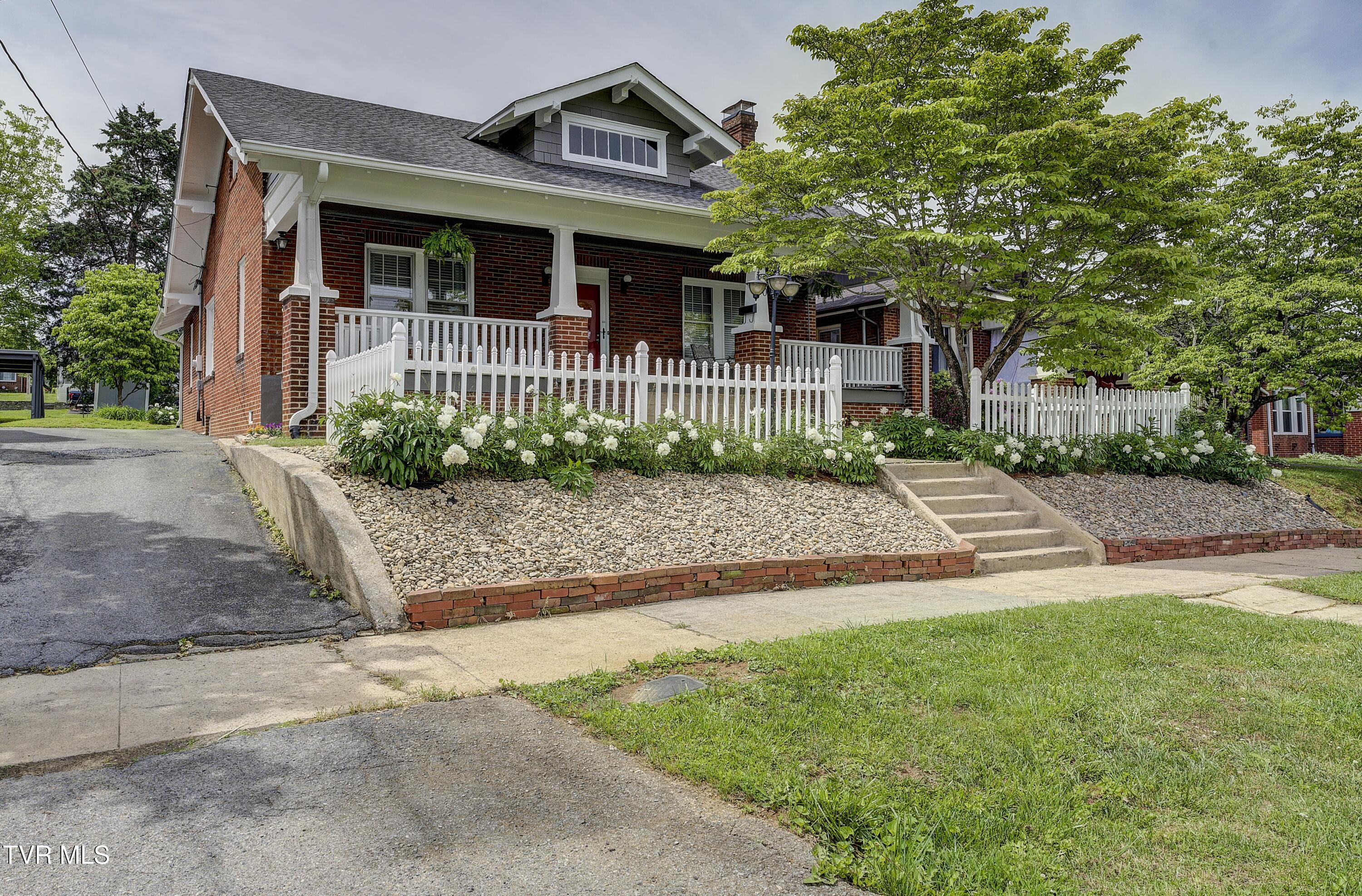 110 East I Street Property Photo 1
