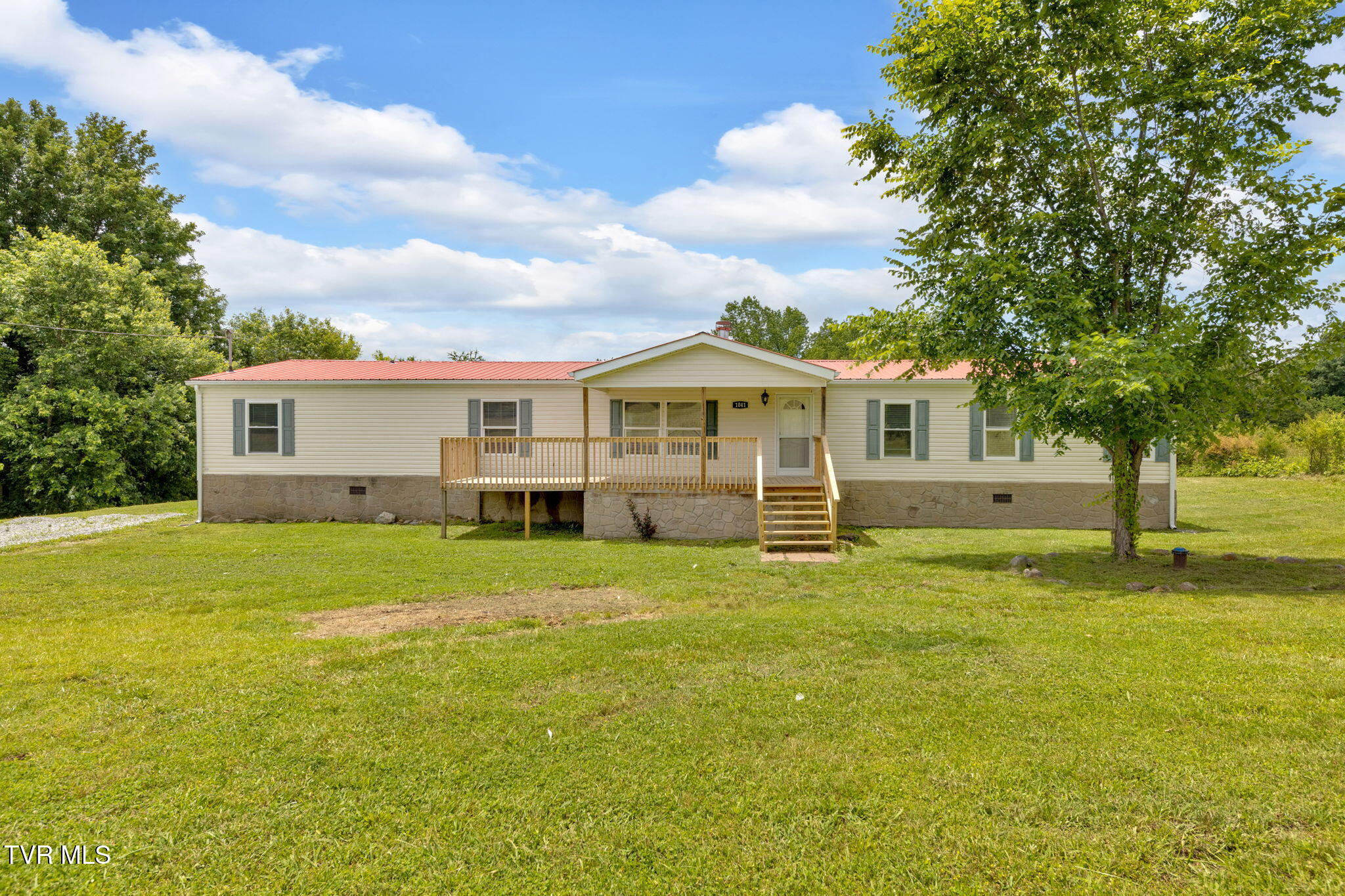 1041 Red Hill Road Property Photo 1