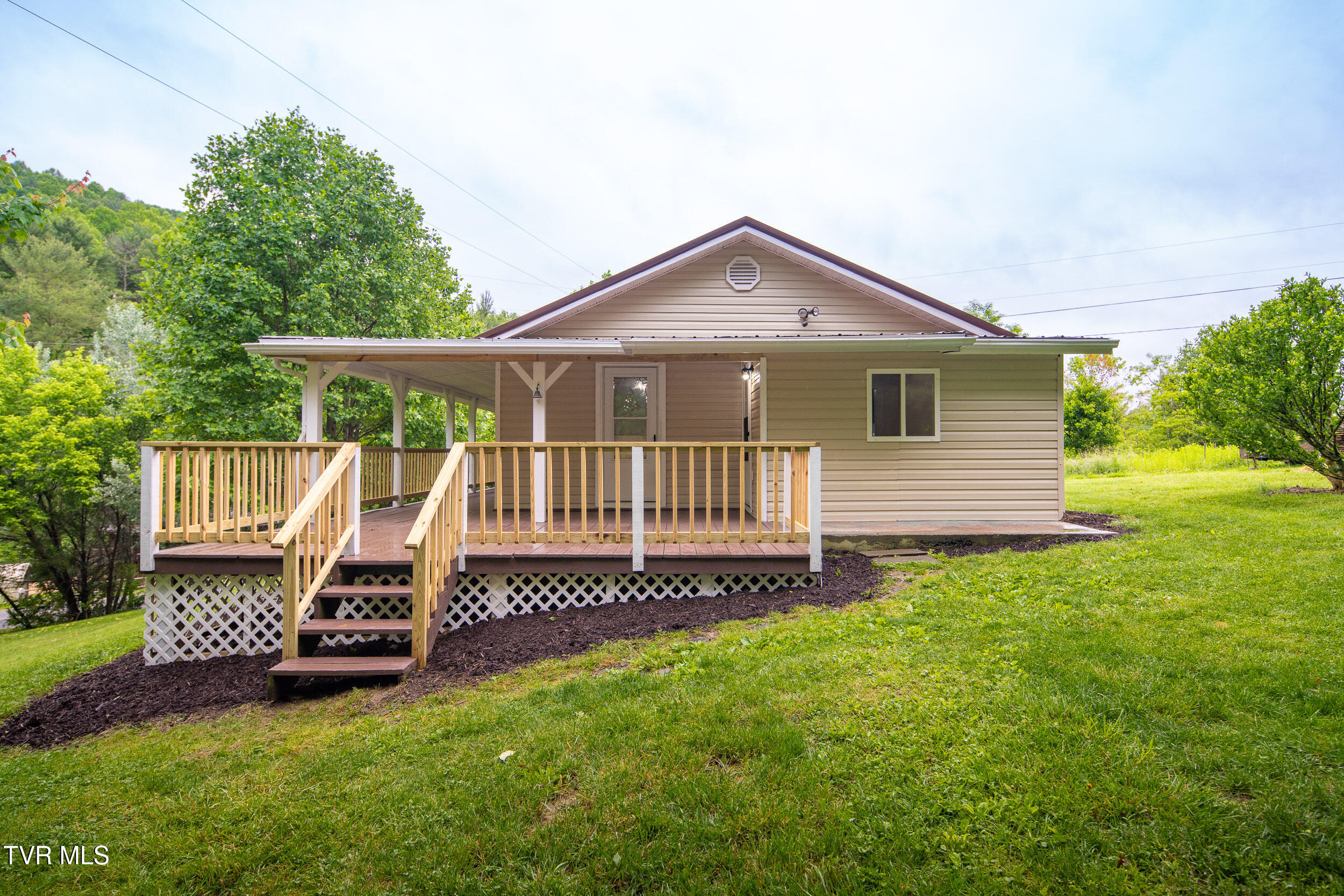 1227 Poga Road Property Photo 2