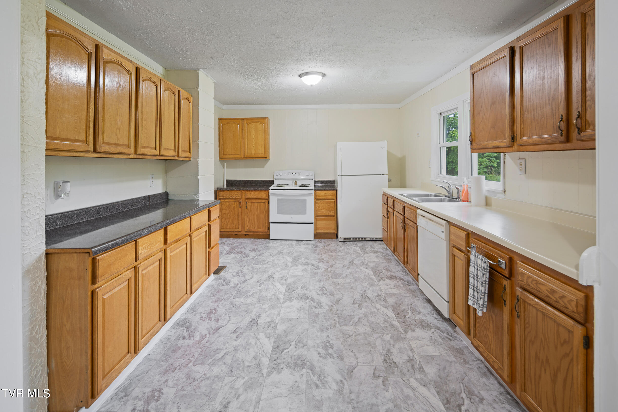 1227 Poga Road Property Photo 6