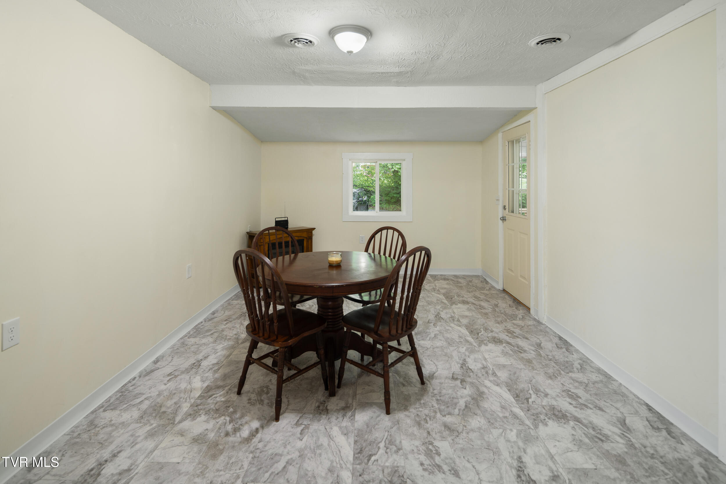 1227 Poga Road Property Photo 8