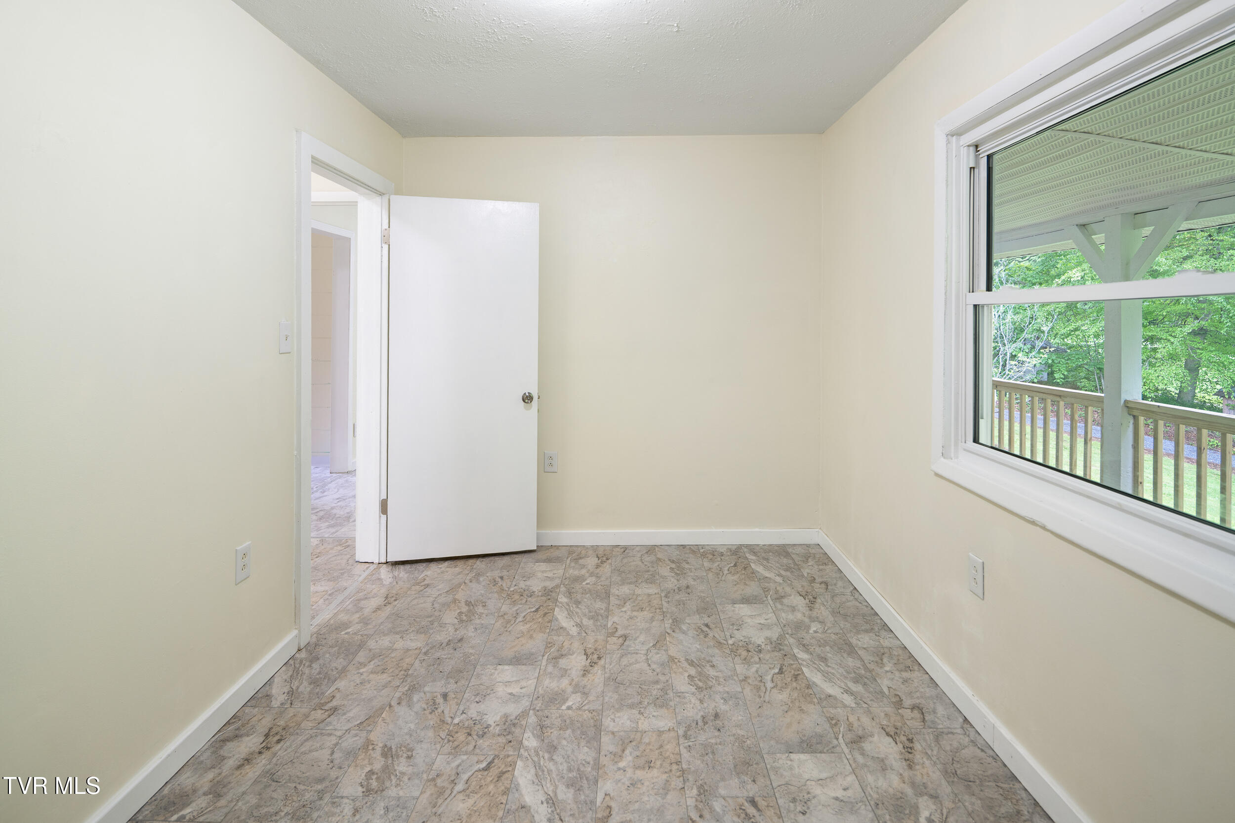 1227 Poga Road Property Photo 10