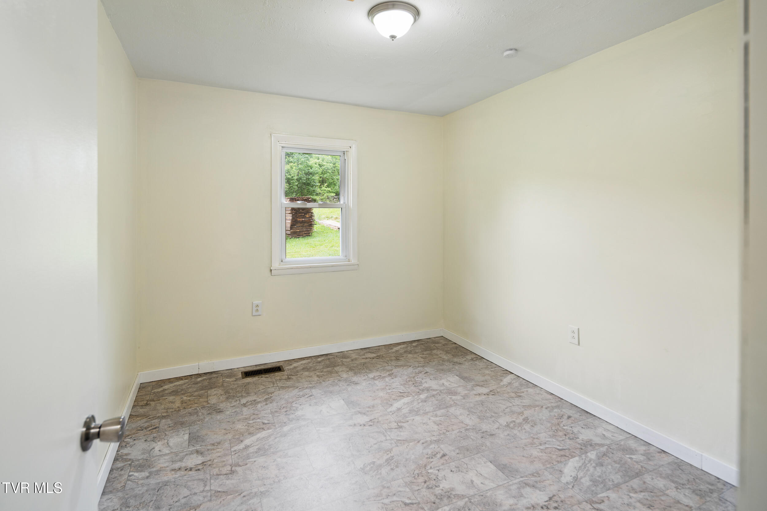 1227 Poga Road Property Photo 11