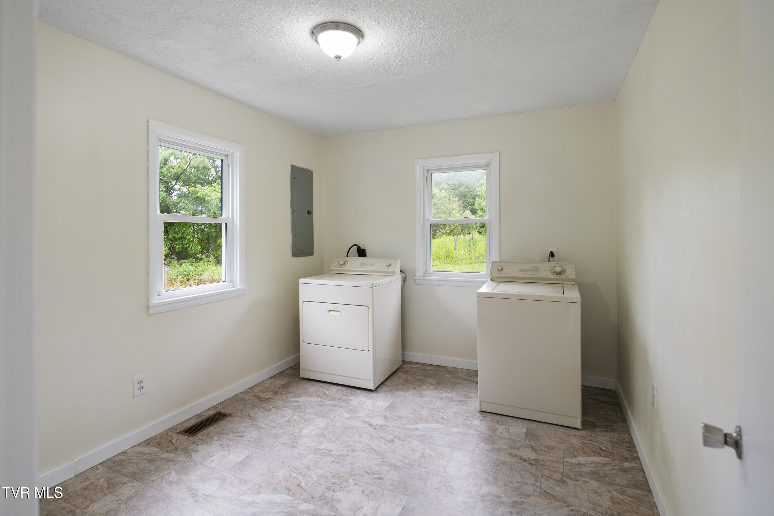 1227 Poga Road Property Photo 12